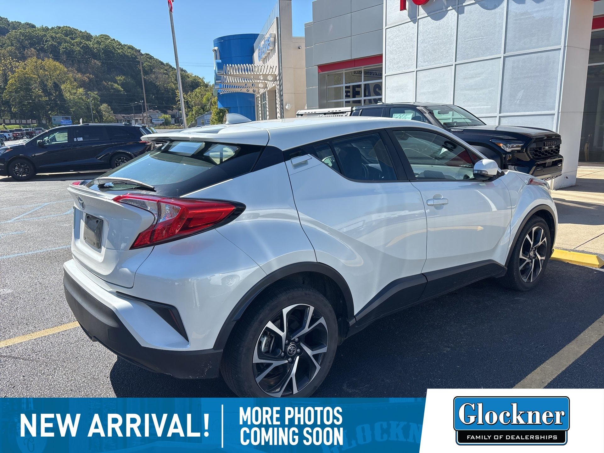 2021 Toyota C-HR XLE photo 3