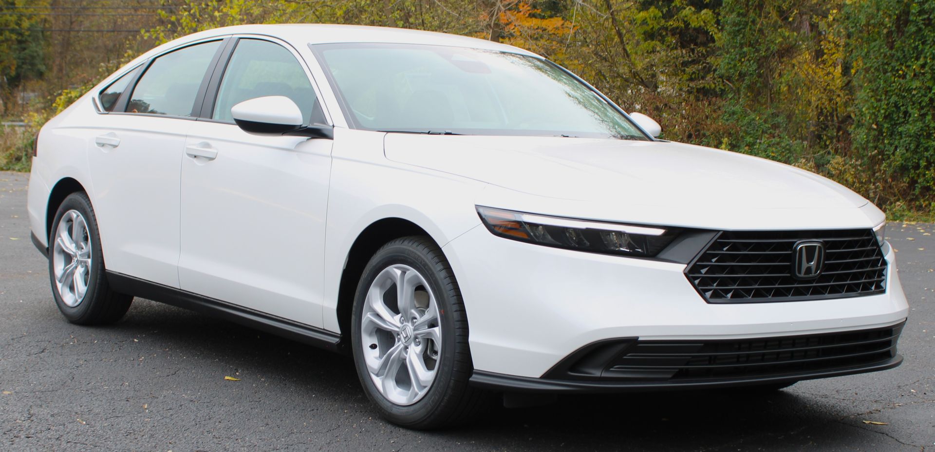 2025 Honda Accord LX photo 3