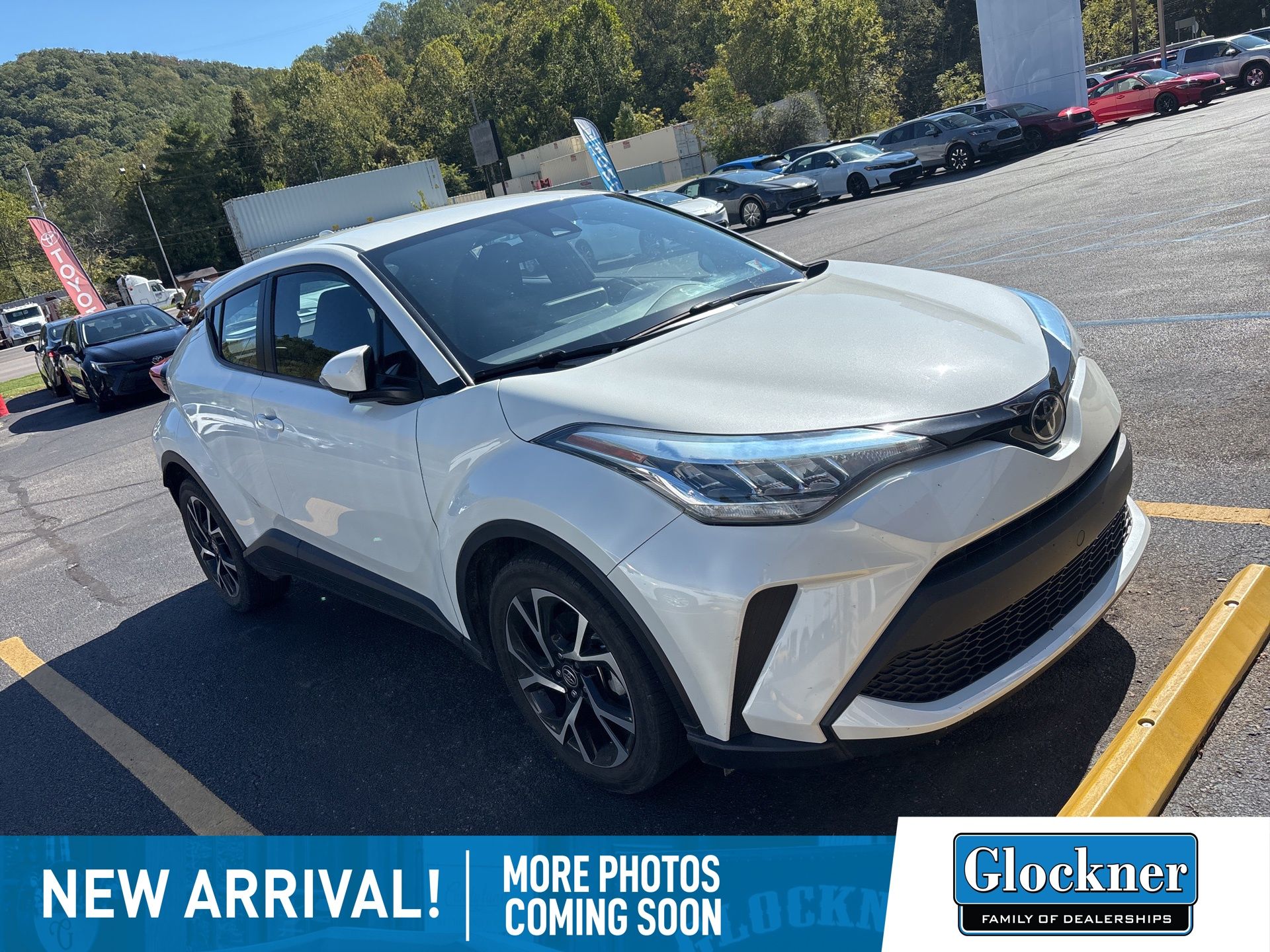 2021 Toyota C-HR XLE photo 2