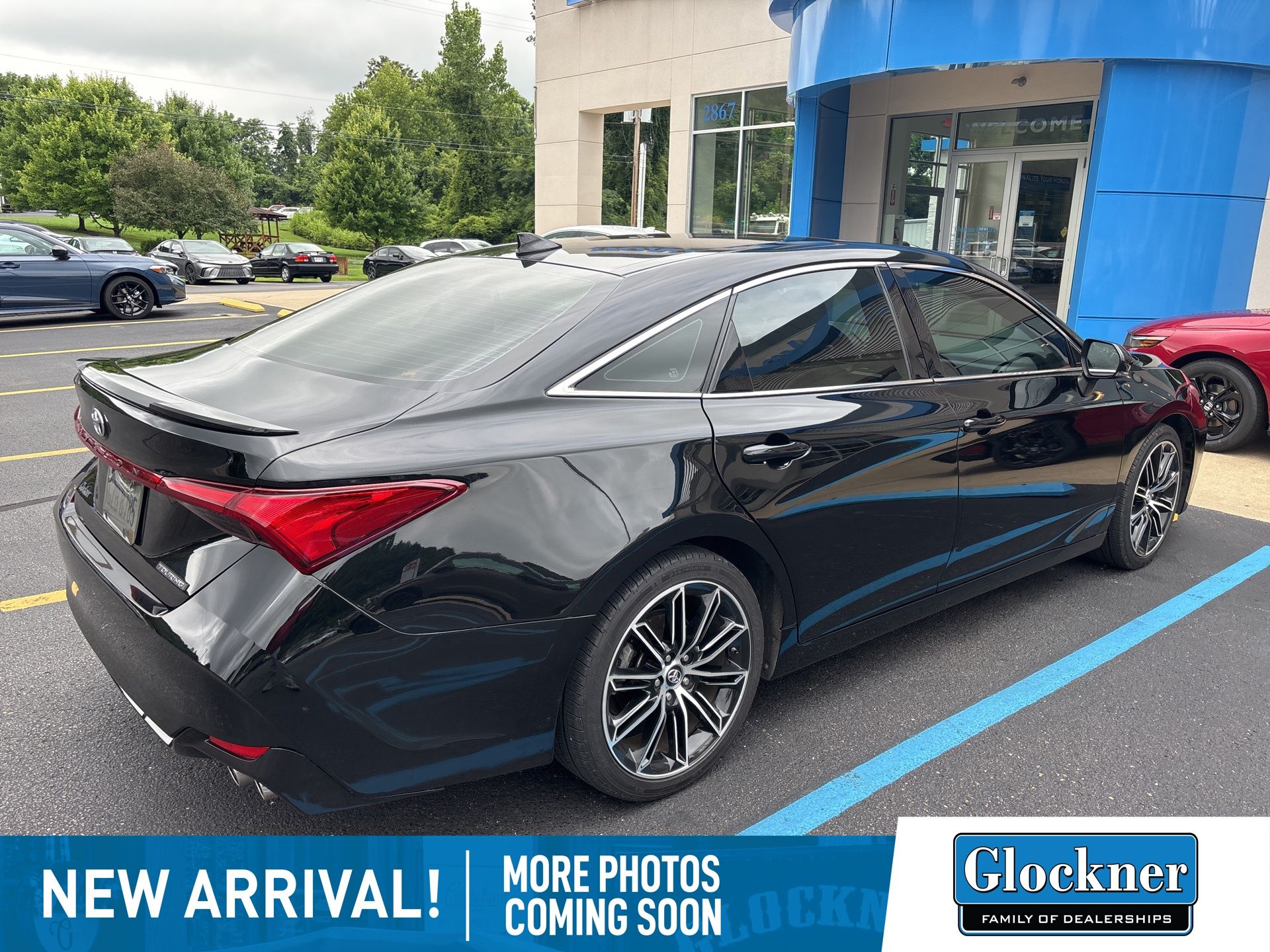 2019 Toyota Avalon Touring photo 3