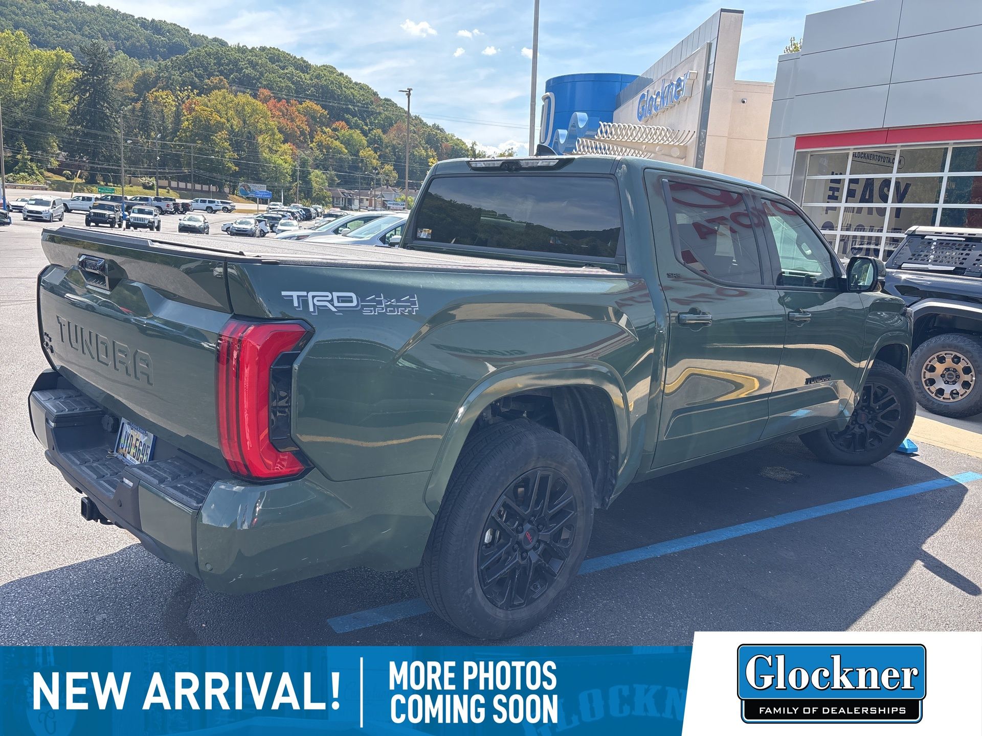 2023 Toyota Tundra SR5 CrewMax photo 3