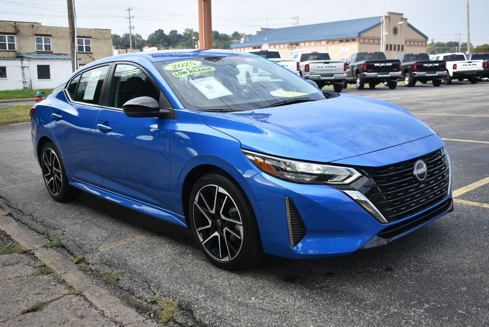 2025 Nissan Sentra SR photo 3