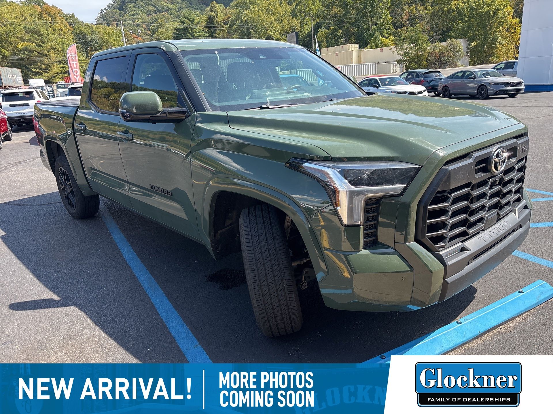 2023 Toyota Tundra SR5 CrewMax photo 2