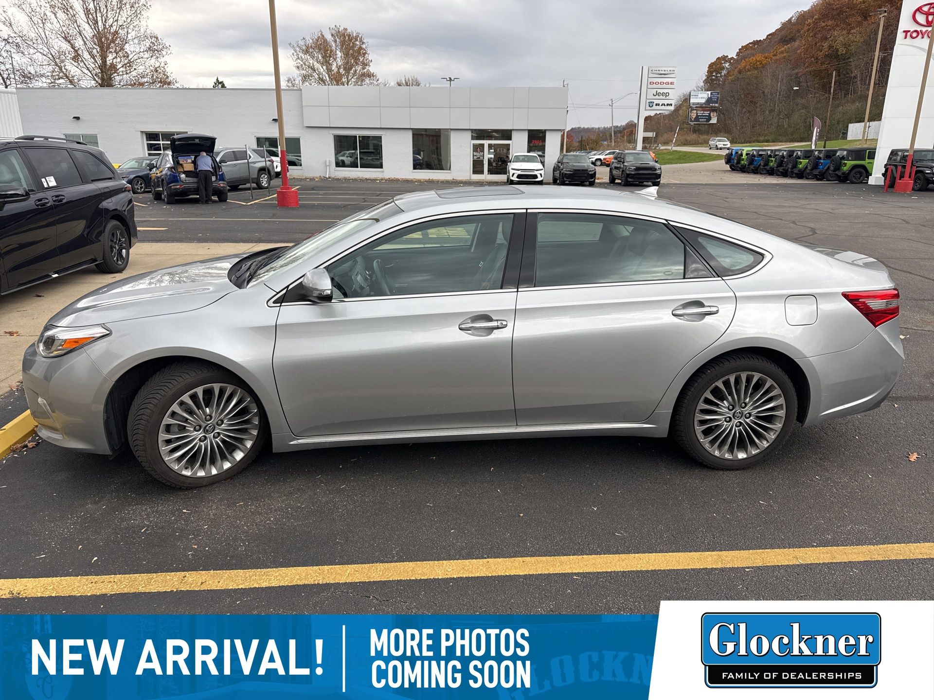 2016 Toyota Avalon Limited photo 3