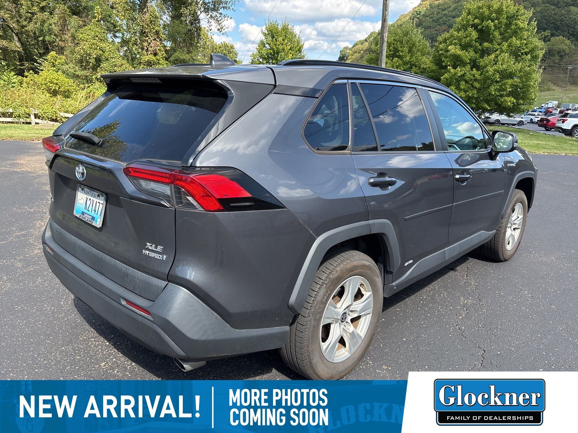 2021 Toyota RAV4 Hybrid XLE photo 3