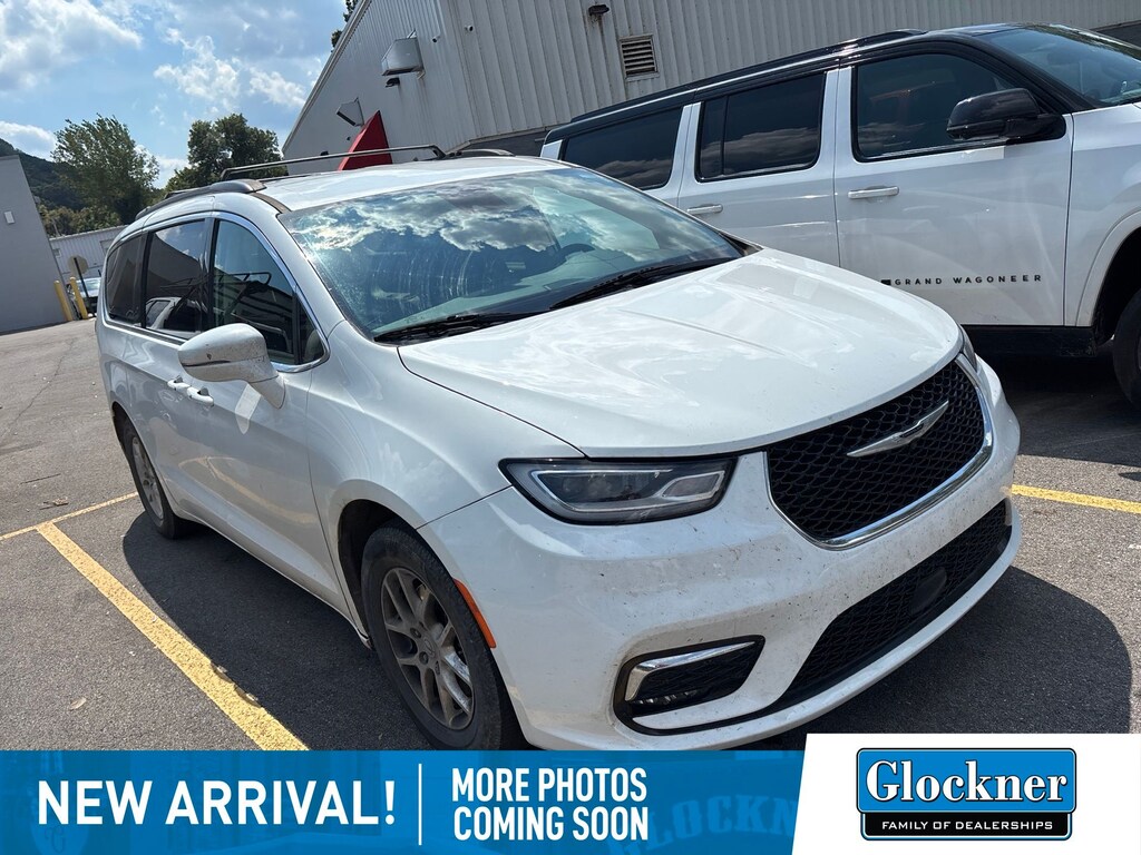 Used 2022 Chrysler Pacifica Touring L Van Passenger Van