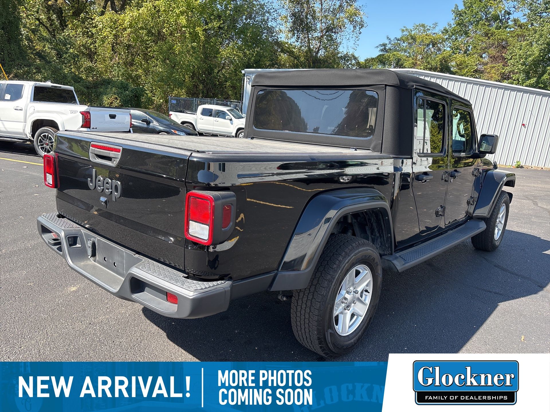 2022 Jeep Gladiator Sport photo 2