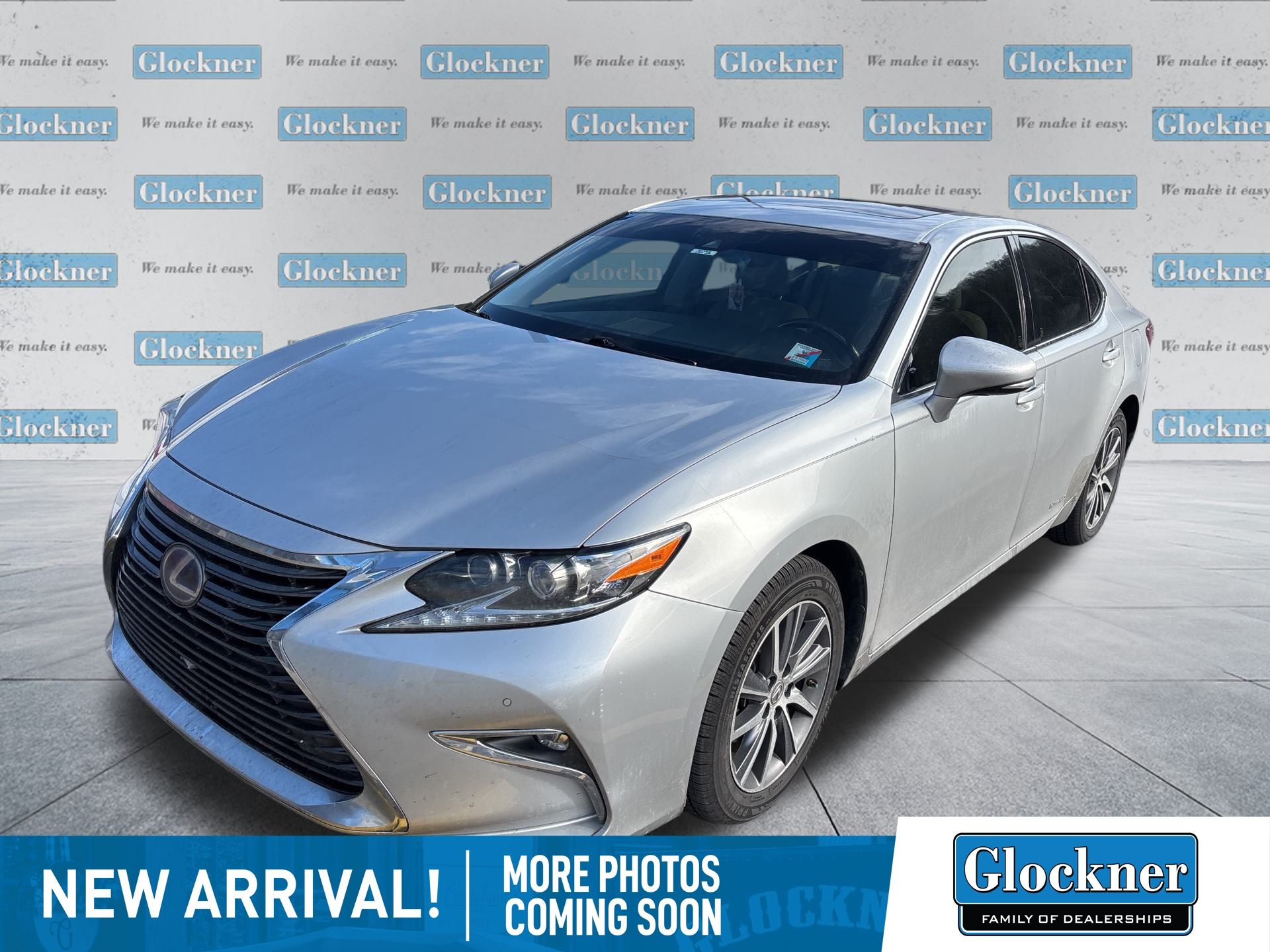 2016 Lexus ES 300h's photo