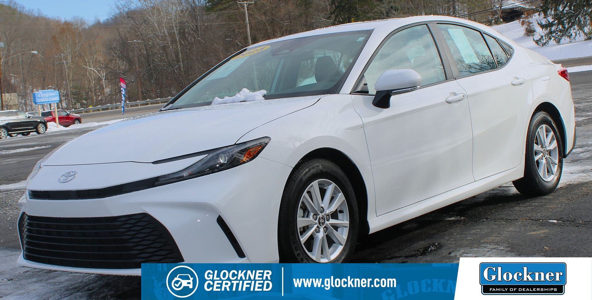 2025 Toyota Camry LE's photo