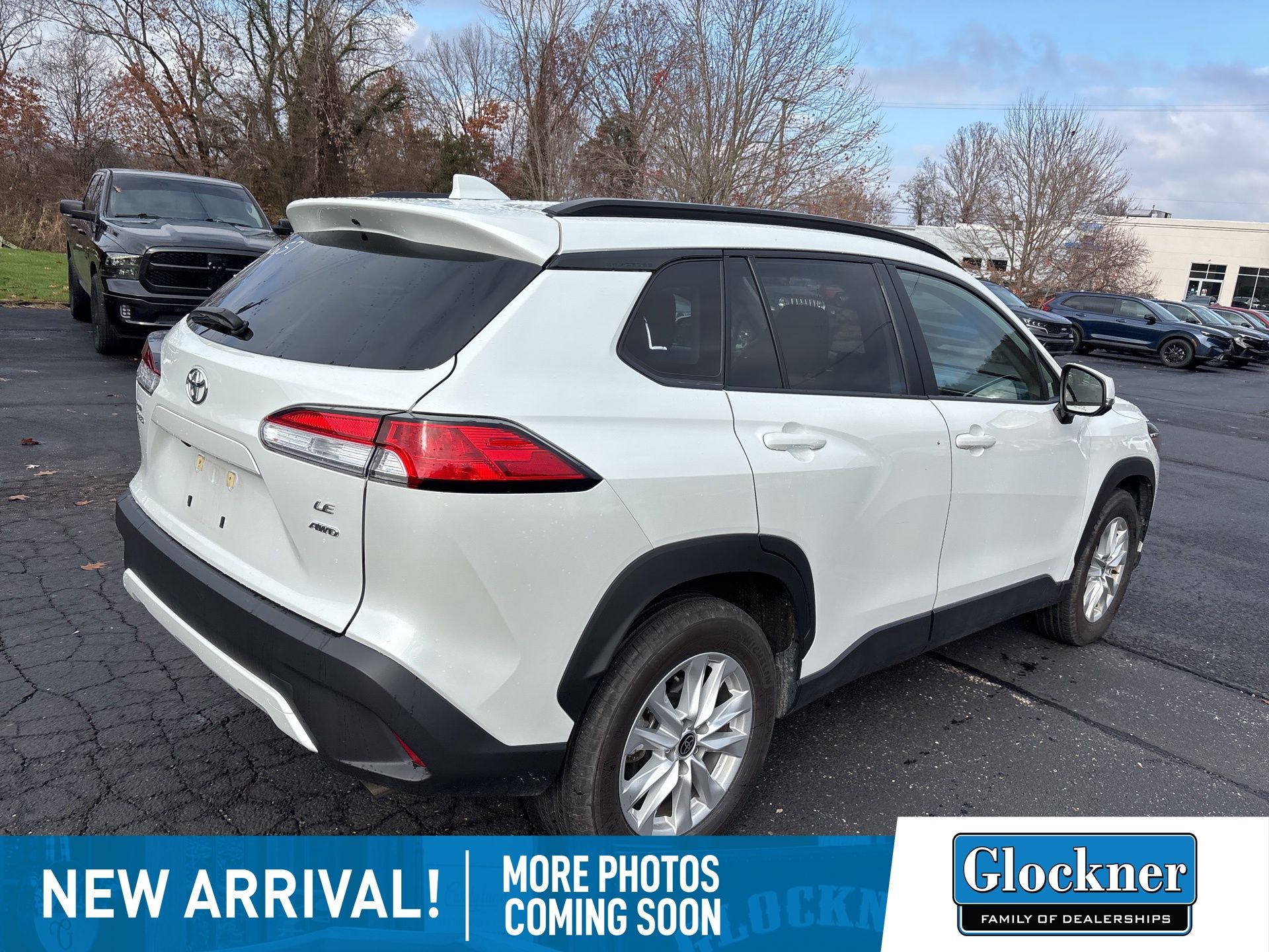 2024 Toyota Corolla Cross LE photo 3