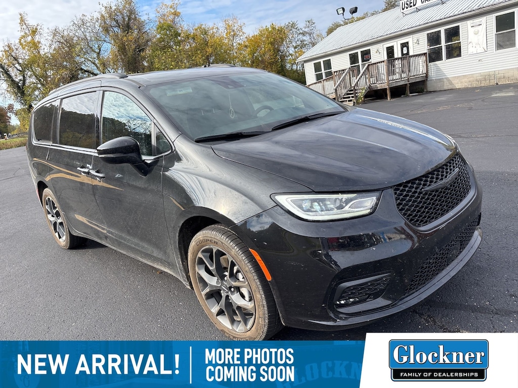 Certified 2023 Chrysler Pacifica Touring L Van Passenger Van