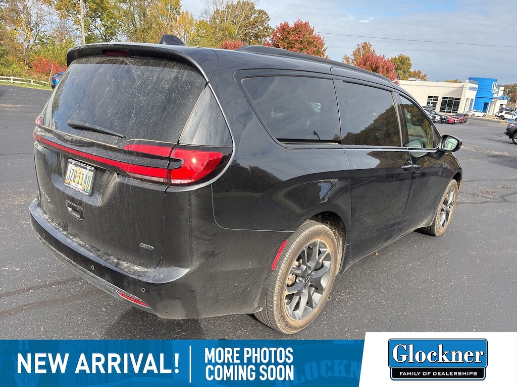 Certified 2023 Chrysler Pacifica Touring L Van Passenger Van