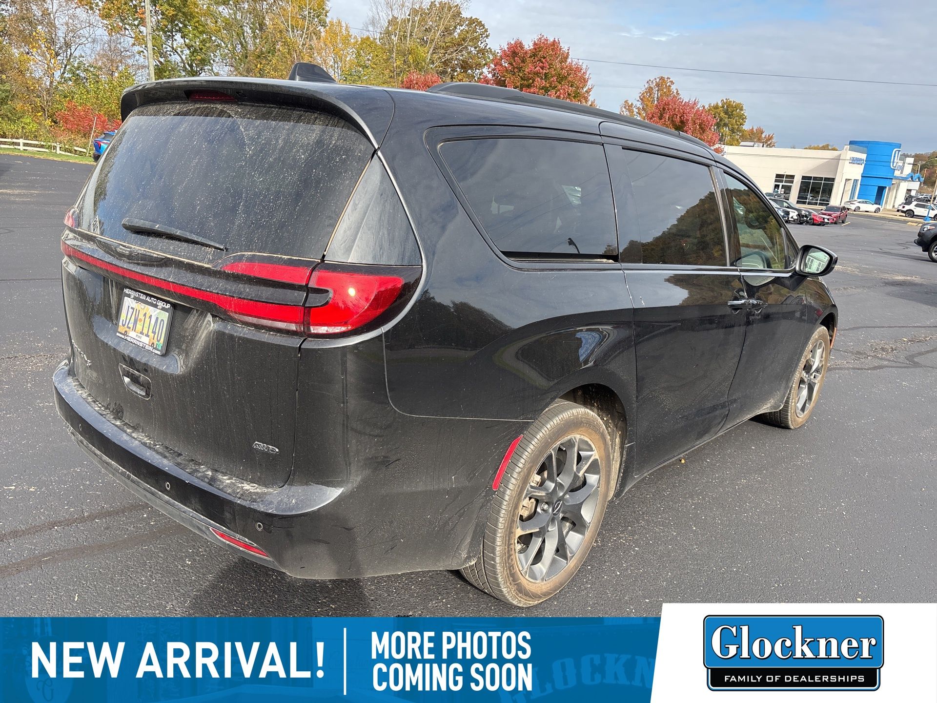 2023 Chrysler Pacifica Touring L photo 3