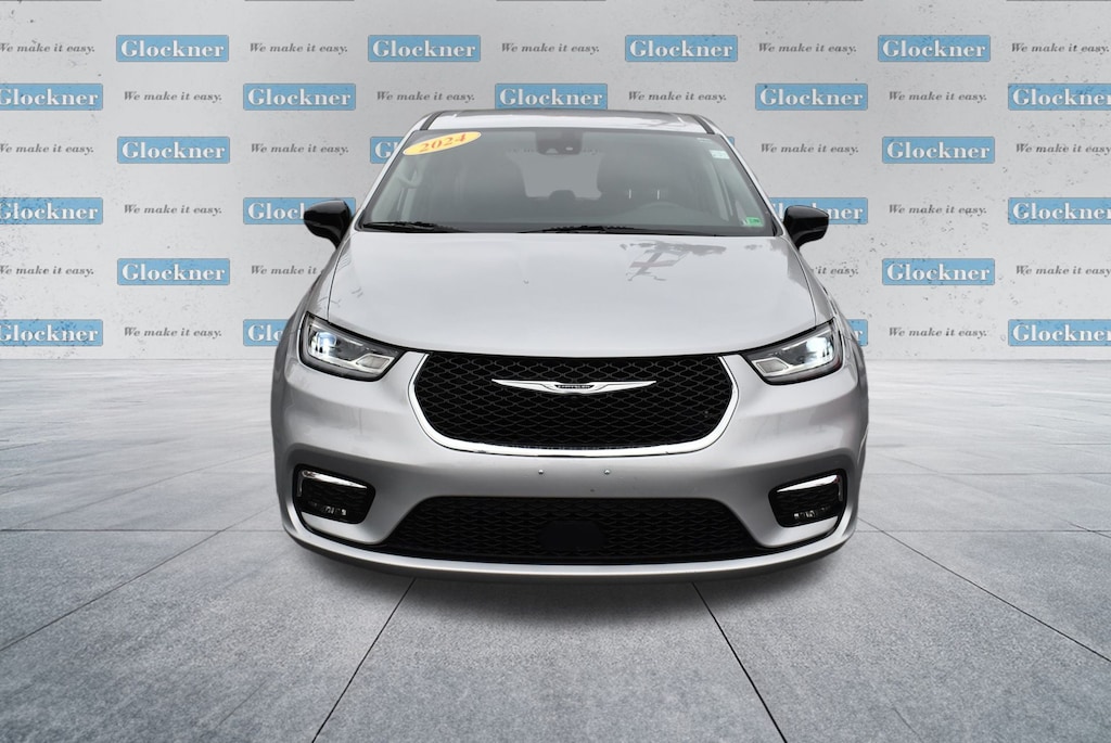 Used 2024 Chrysler Pacifica Touring L Minivan/Van