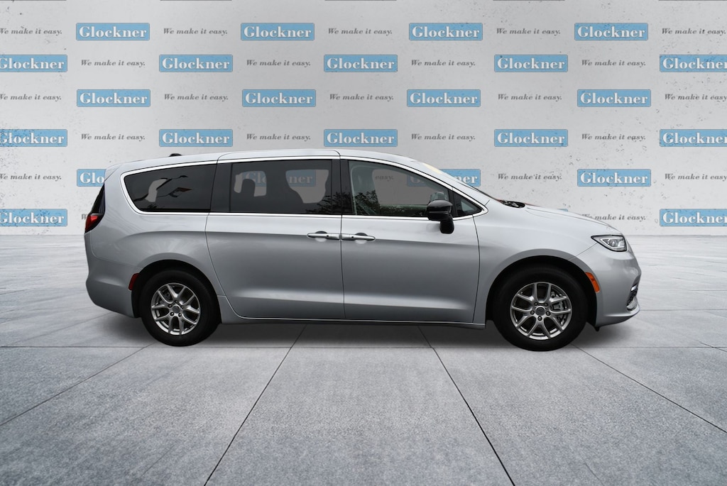 Used 2024 Chrysler Pacifica Touring L Minivan/Van