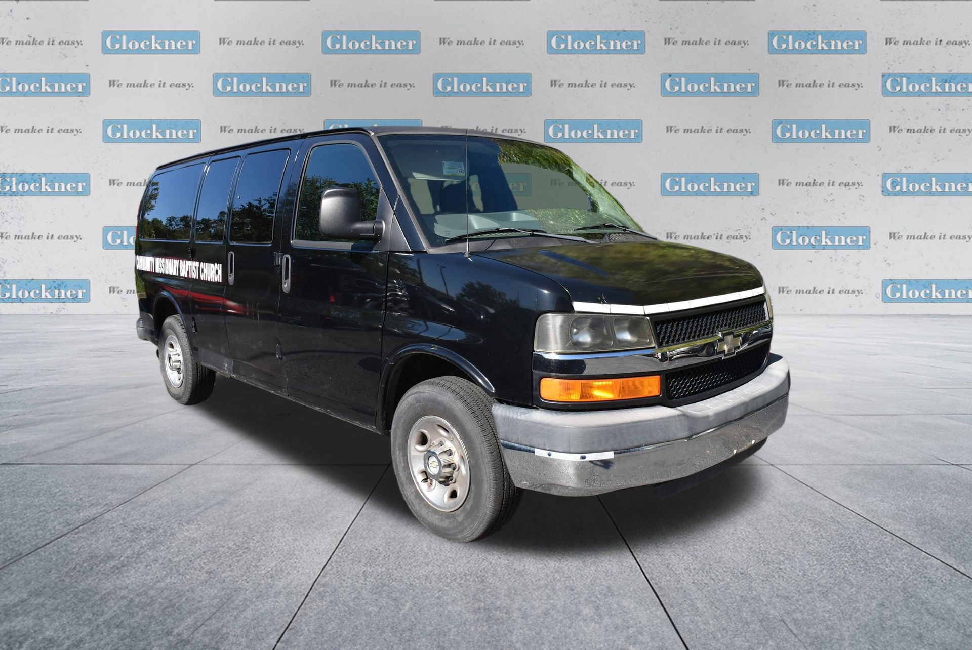 2009 Chevrolet Express 2500 LS Van photo 2