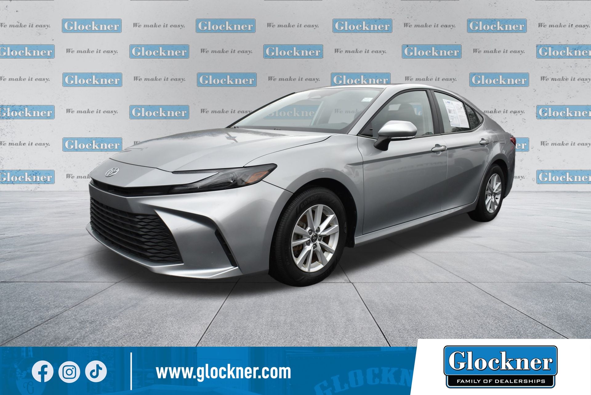 2025 Toyota Camry LE's photo