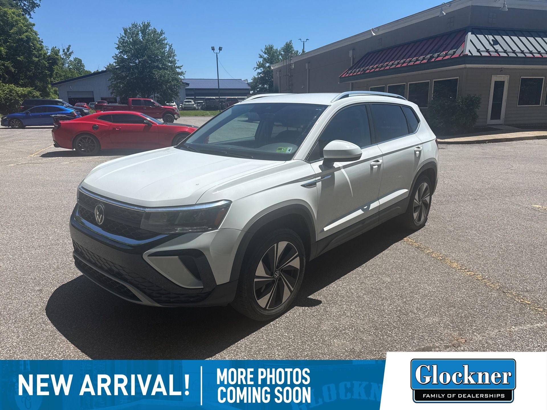 2024 Volkswagen Taos 1.5T SE 4Motion's photo