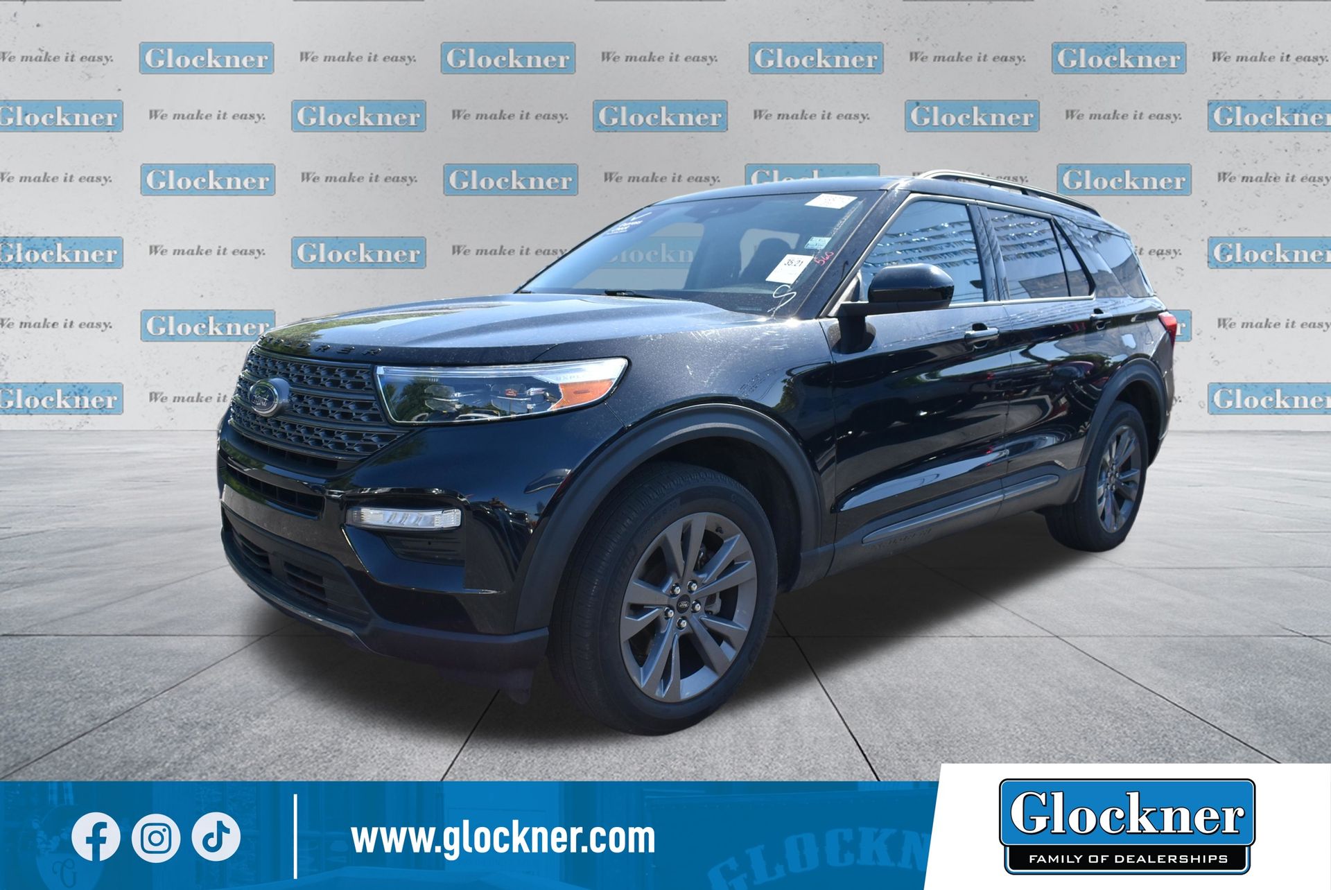 2023 Ford Explorer XLT 4WD's photo