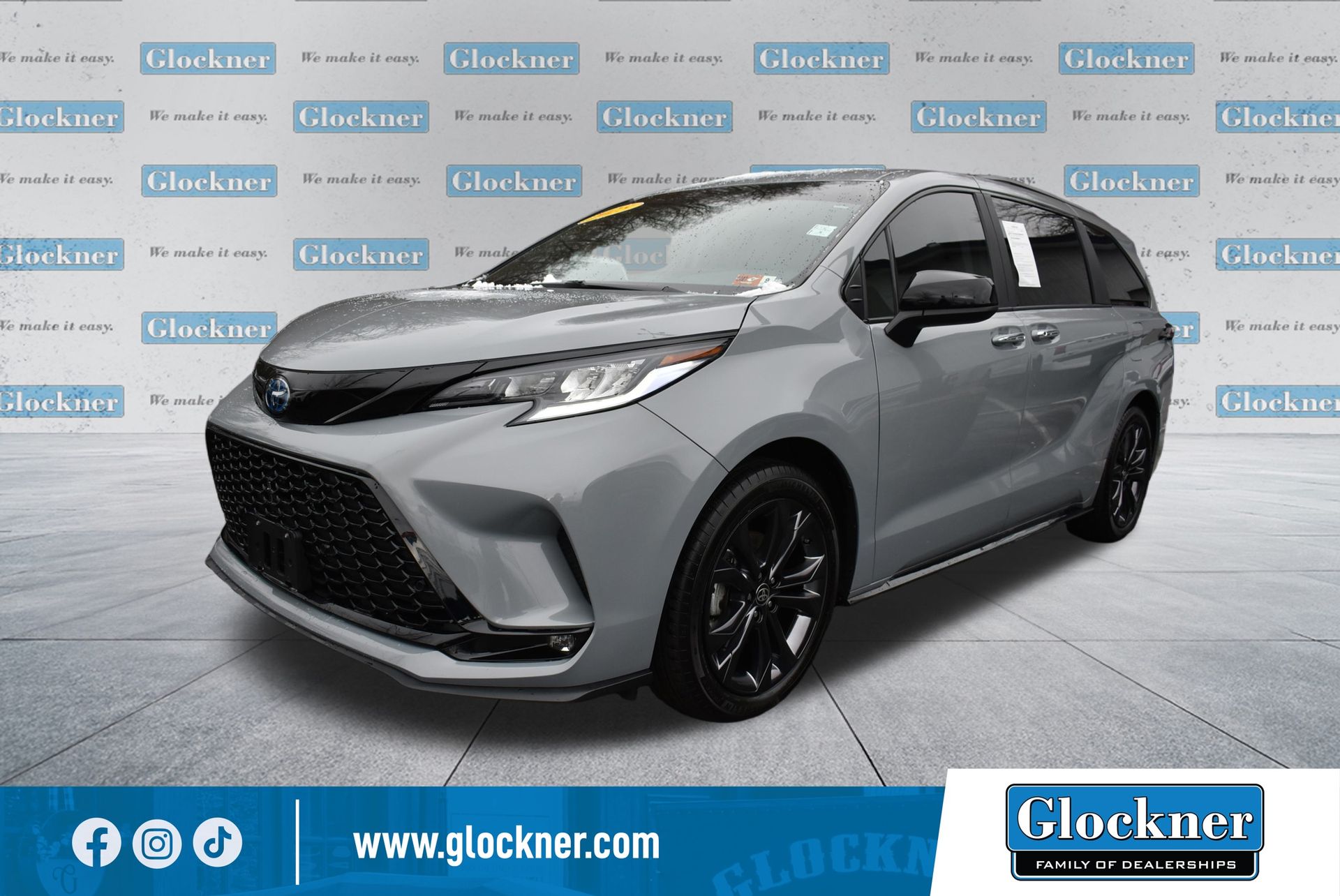 2025 Toyota Sienna XSE's photo