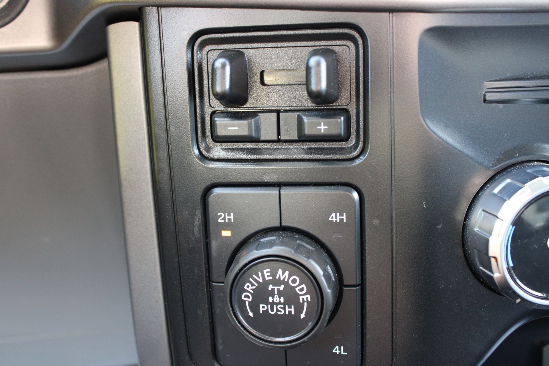 2024 Ford F-150 XLT - Photo 37