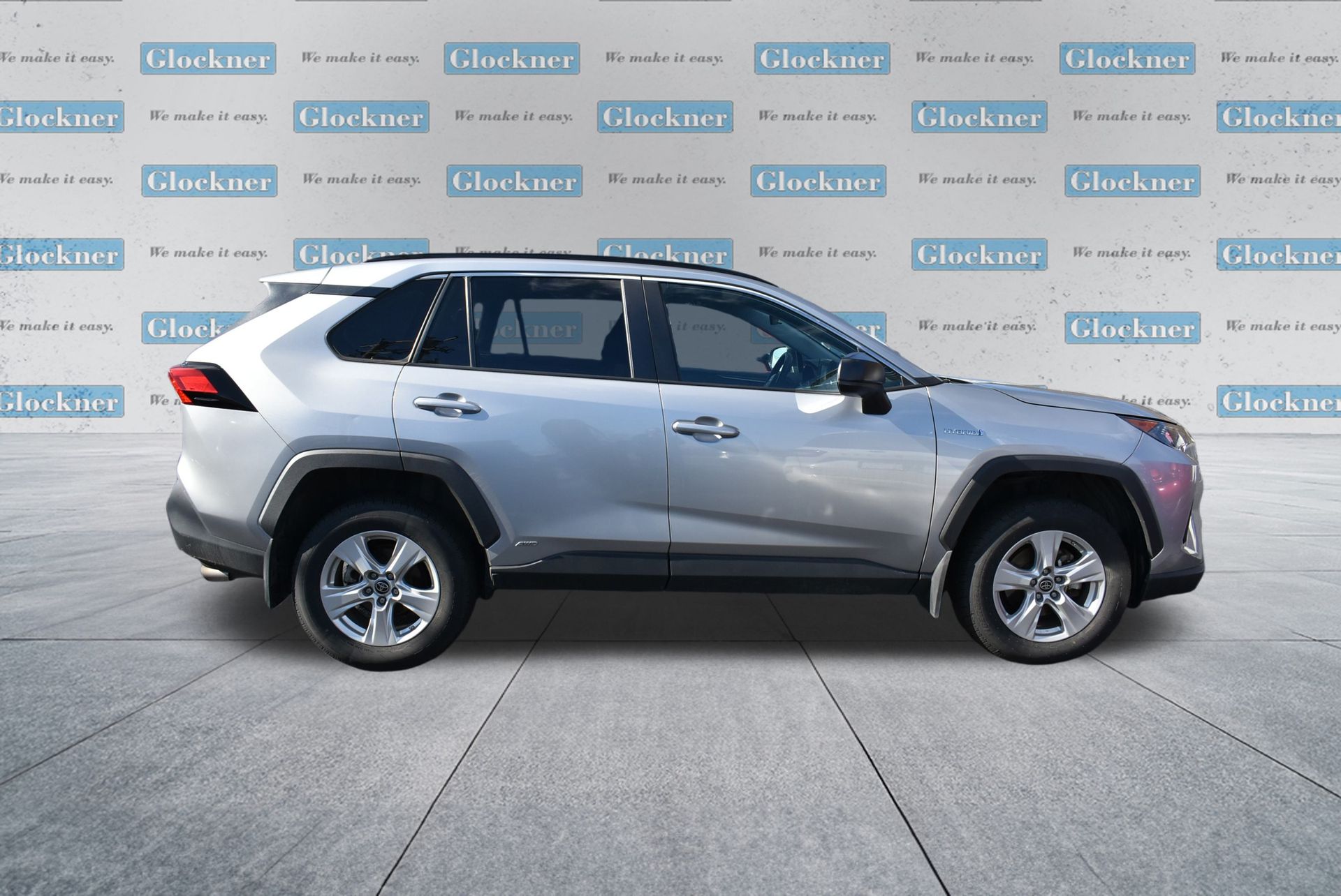 2021 Toyota RAV4 Hybrid LE photo 3