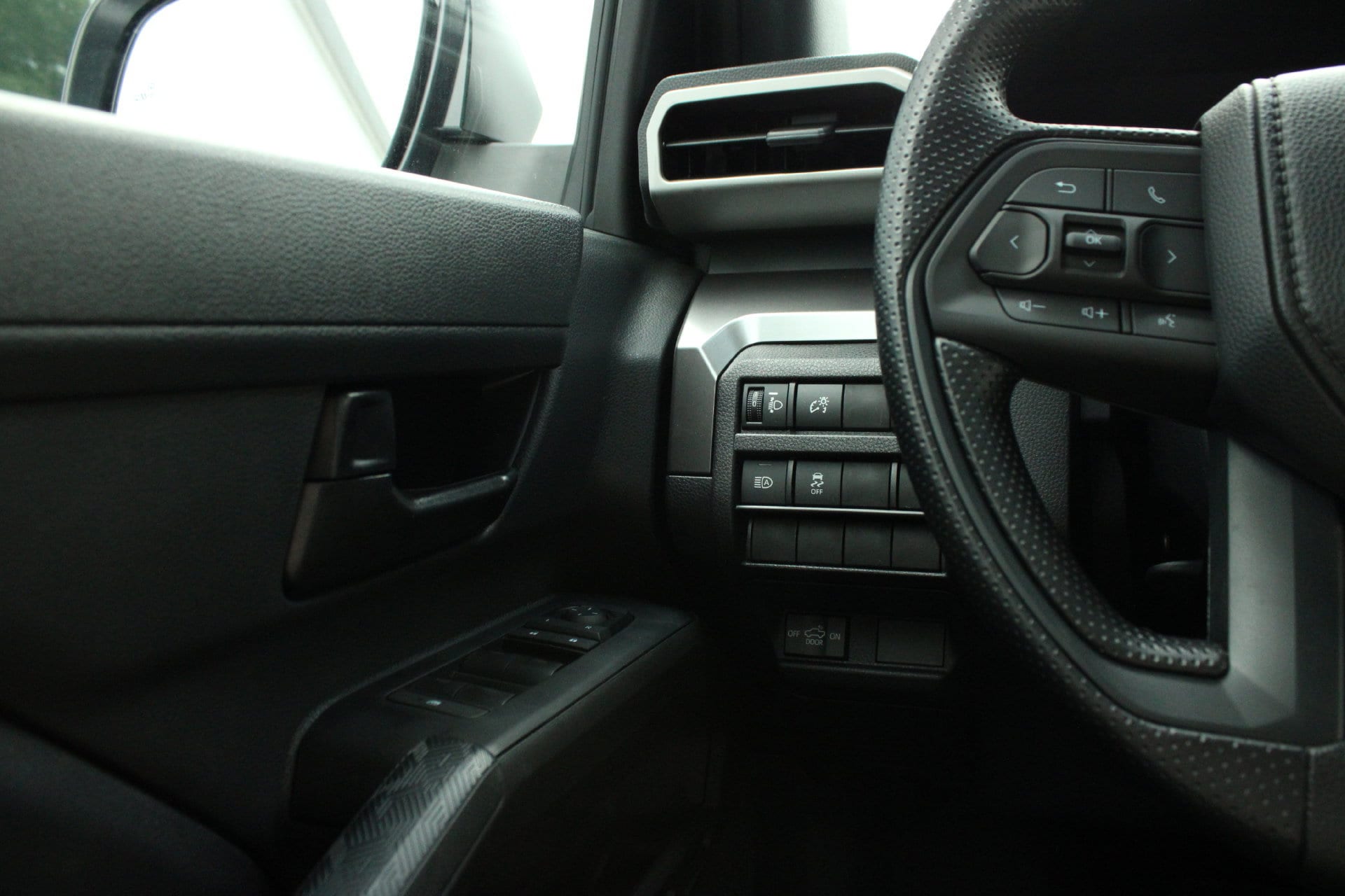 2026 Toyota Tacoma SR5 - Photo 24