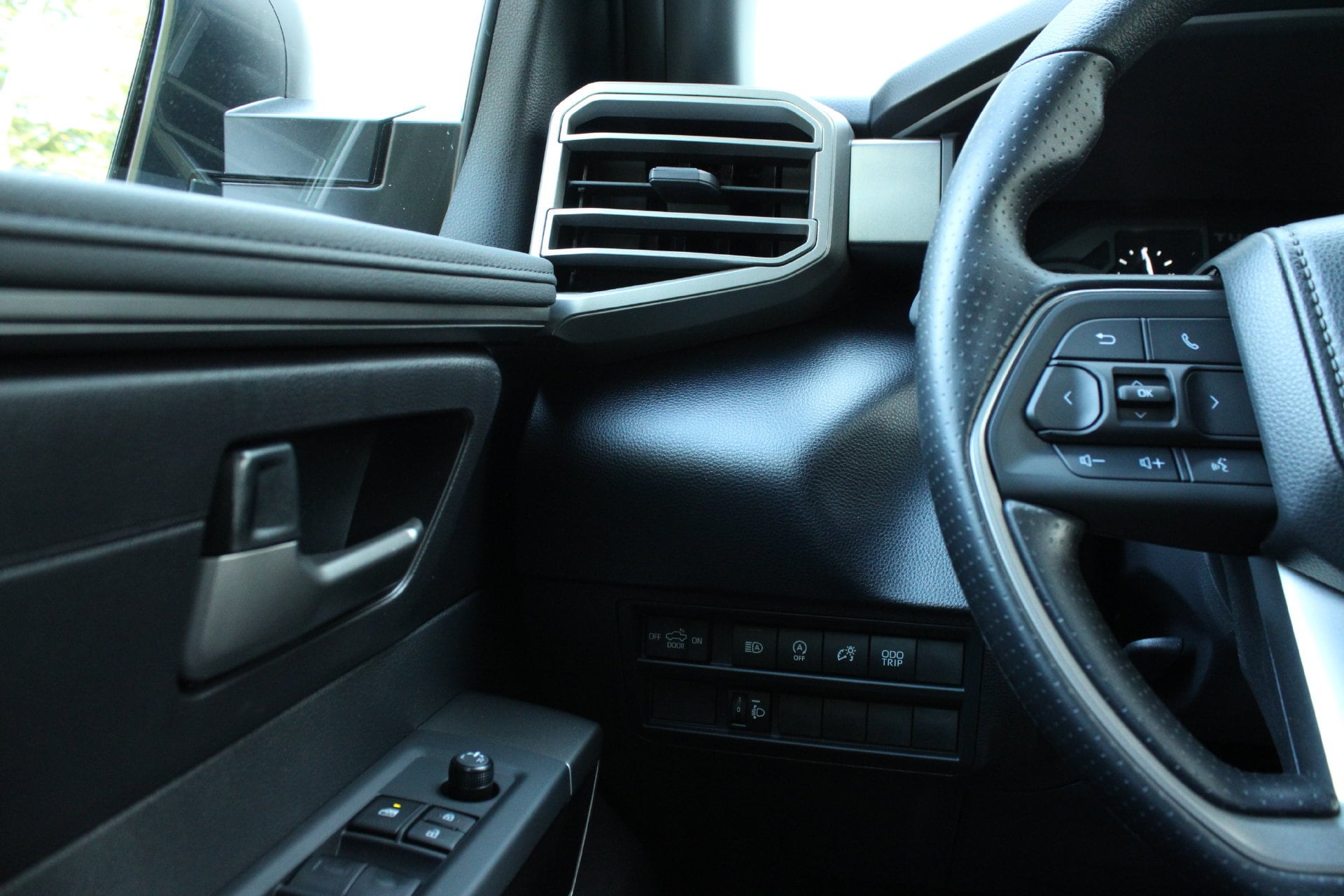 2026 Toyota Tundra SR5 - Photo 25