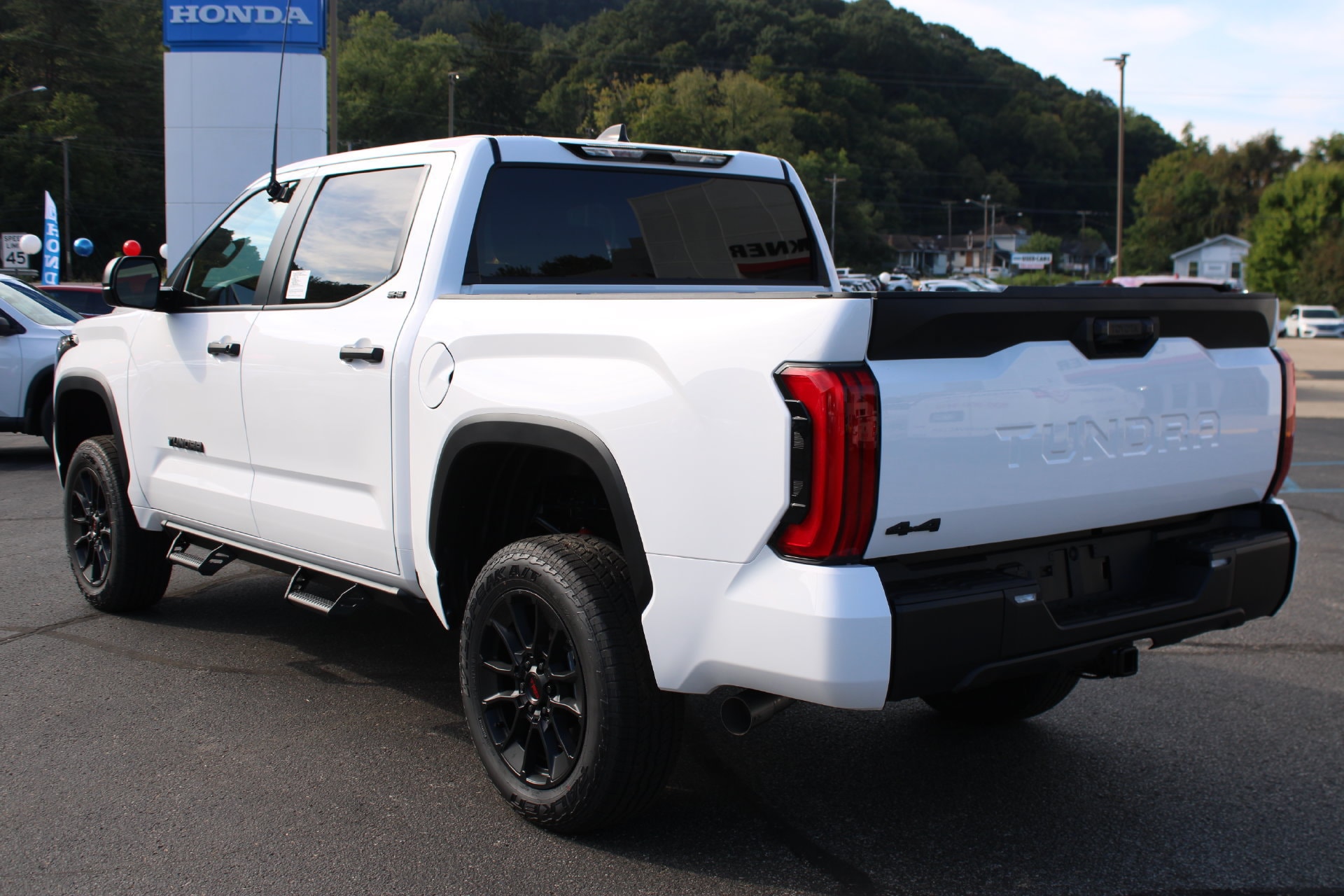 2026 Toyota Tundra SR5 - Photo 8