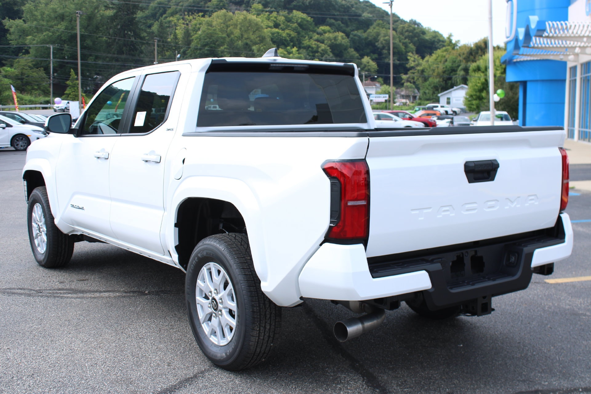 2026 Toyota Tacoma SR5 - Photo 9