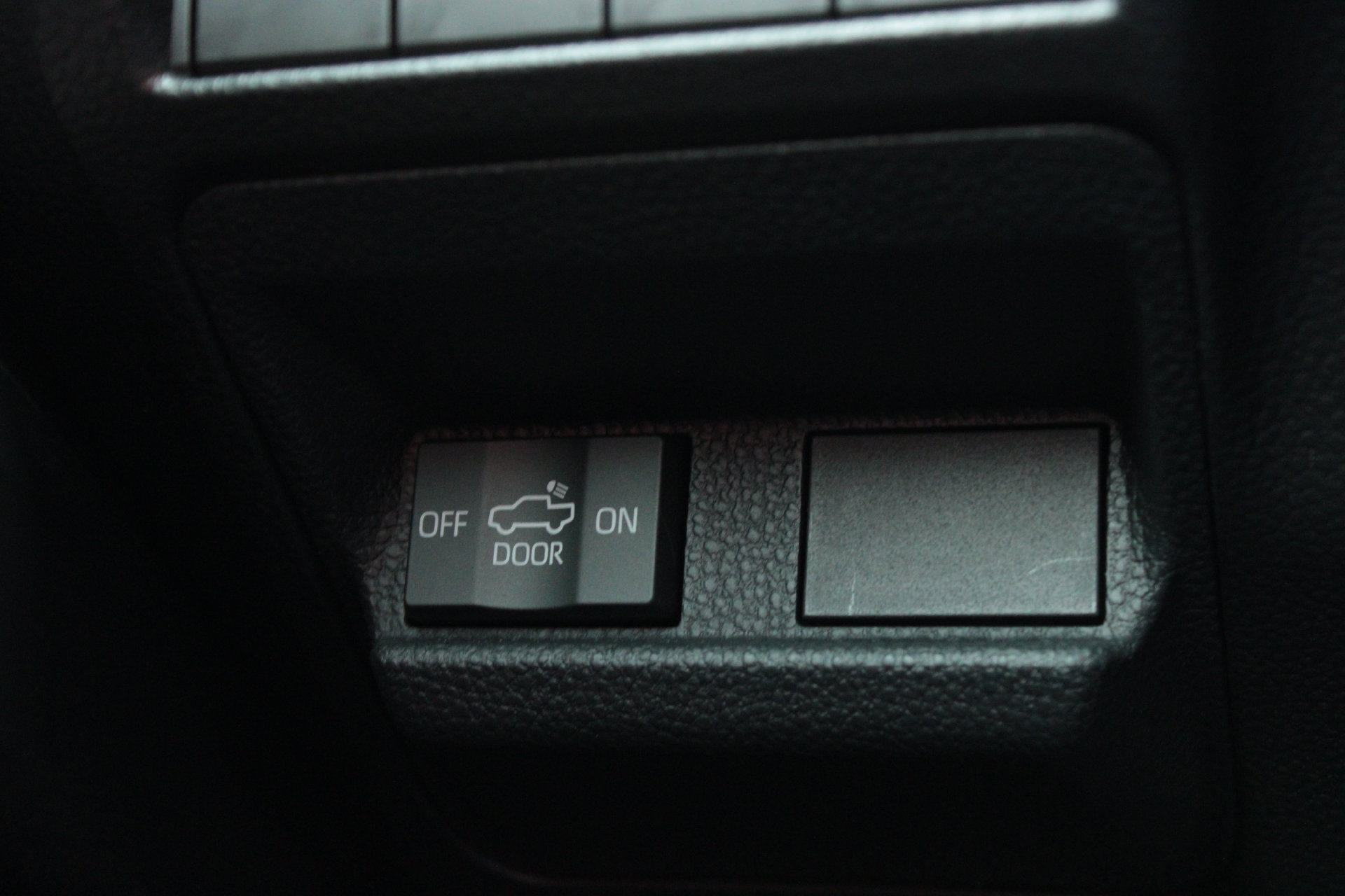 2026 Toyota Tacoma SR - Photo 28