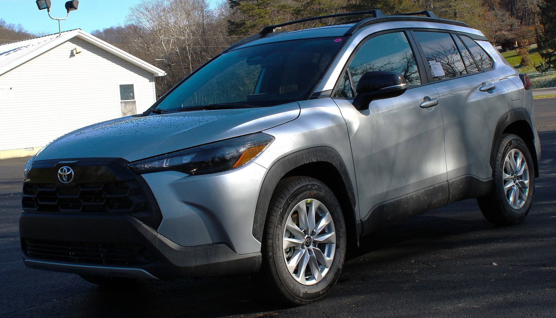 2026 Toyota Corolla Cross LE's photo