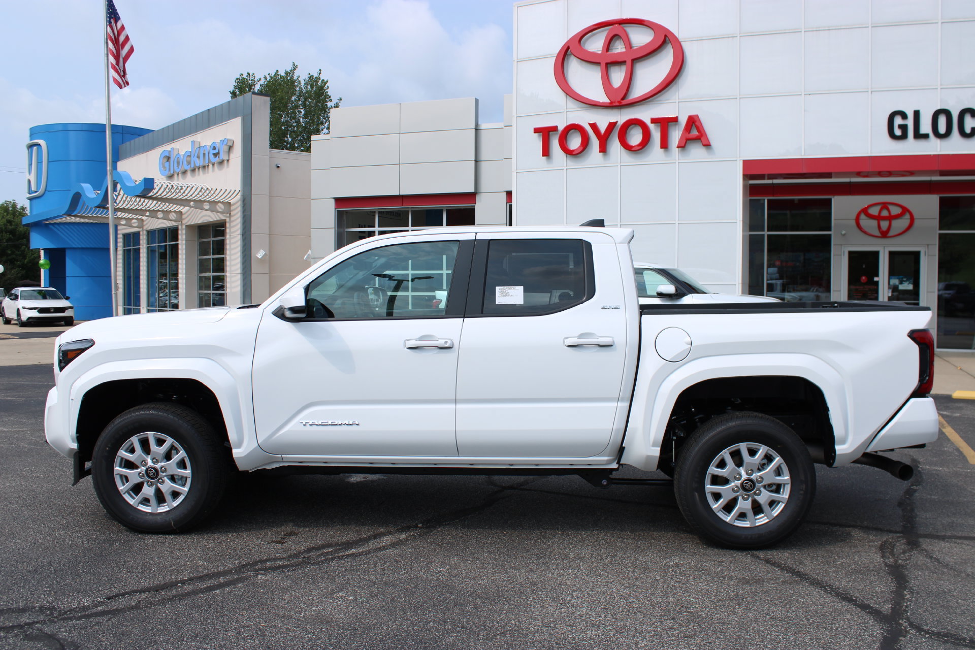 2026 Toyota Tacoma SR5 - Photo 11