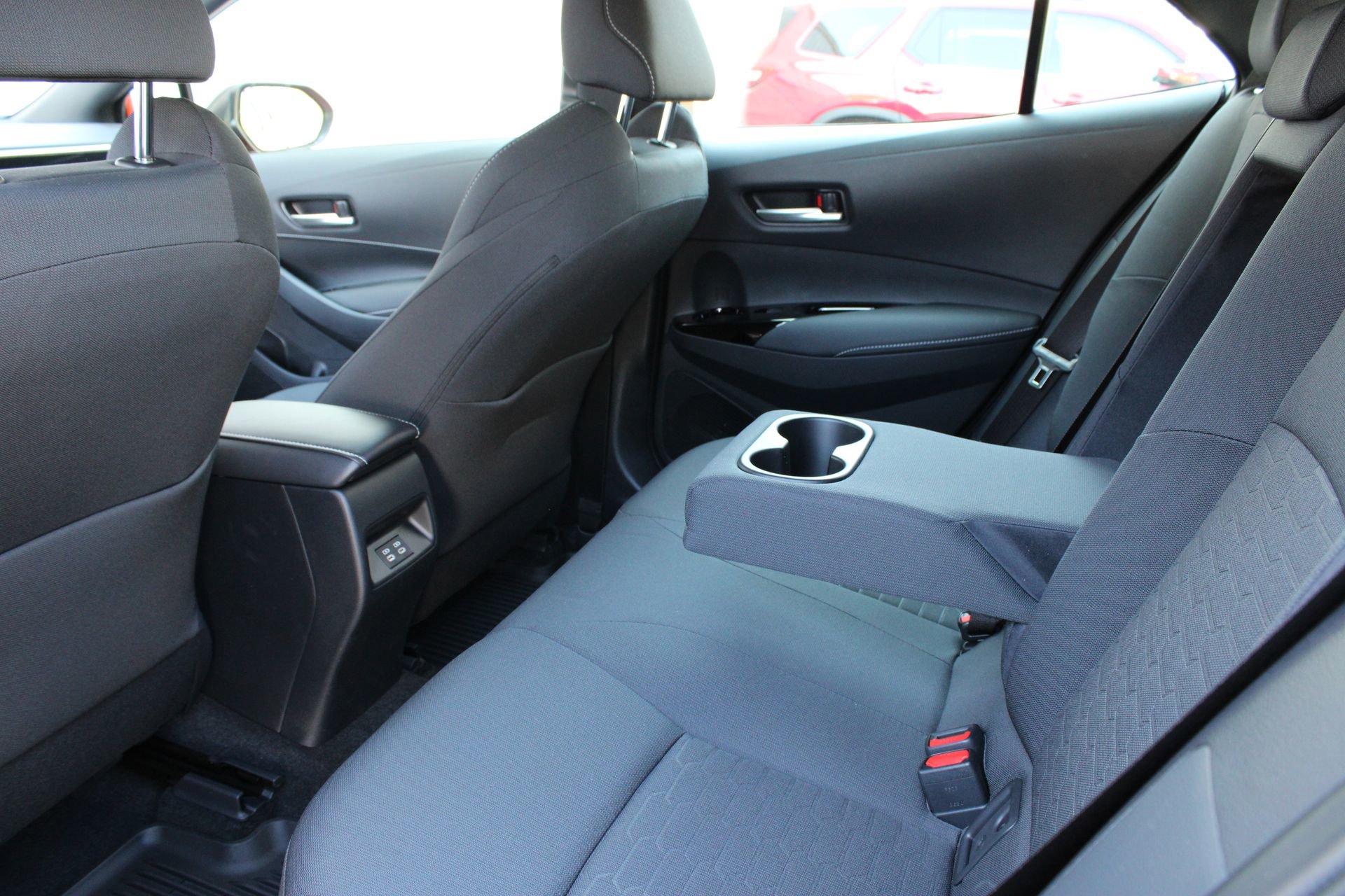 2026 Toyota Corolla Hatchback SE - Photo 18