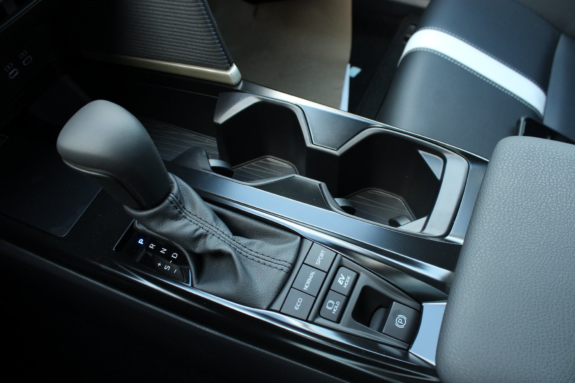2026 Toyota Camry SE - Photo 38