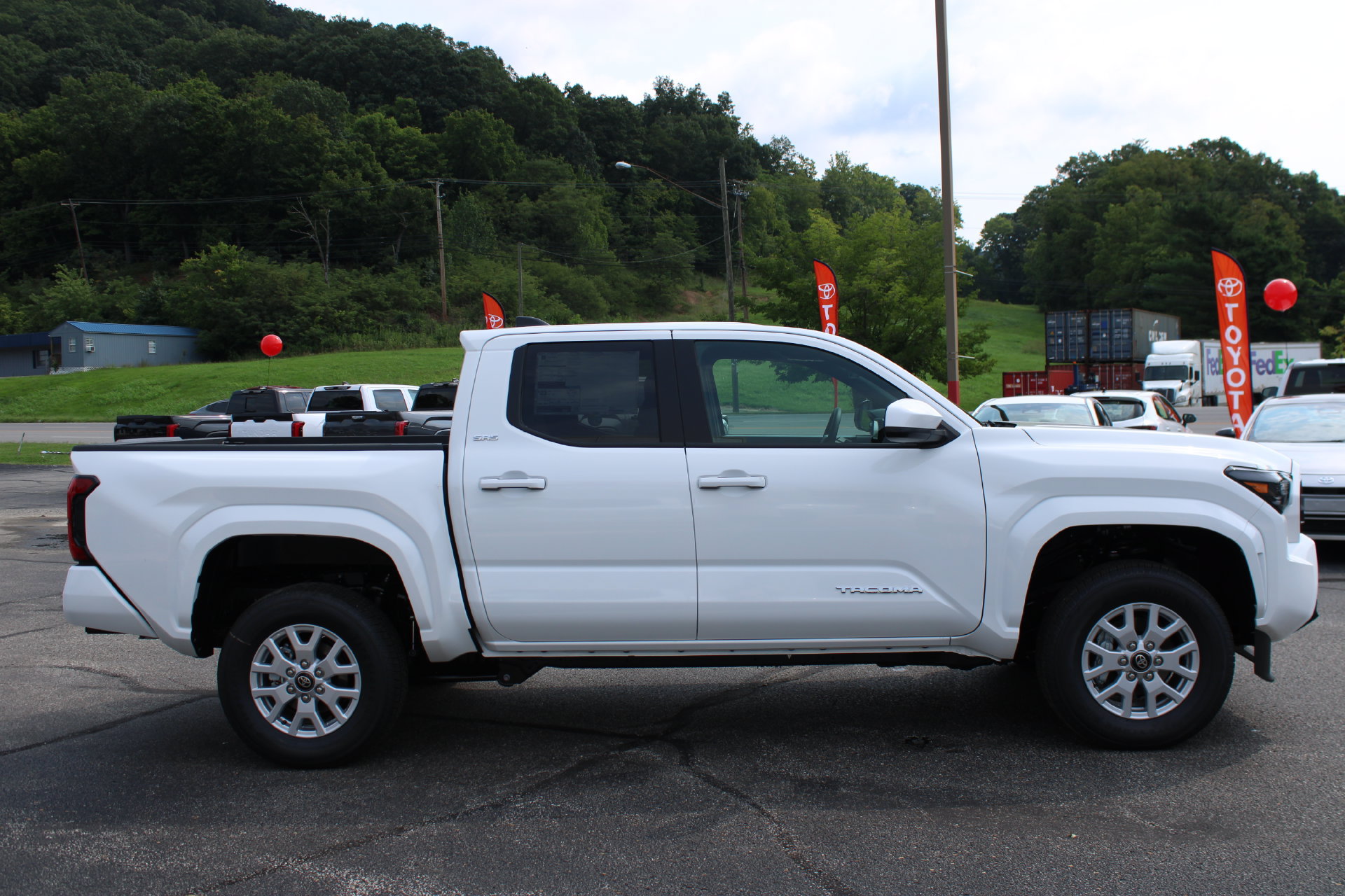 2026 Toyota Tacoma SR5 - Photo 6