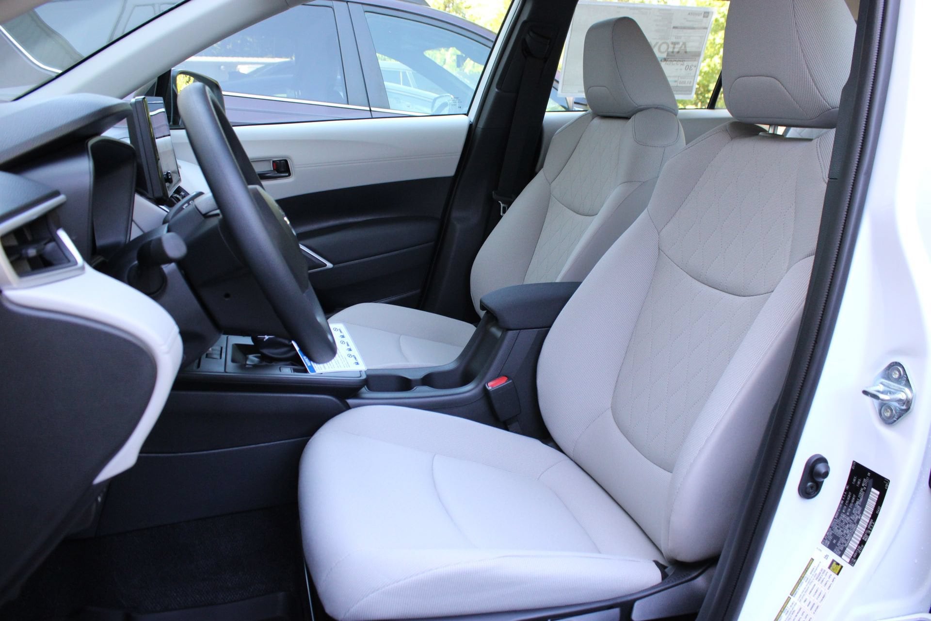 2026 Toyota Corolla Cross L - Photo 17