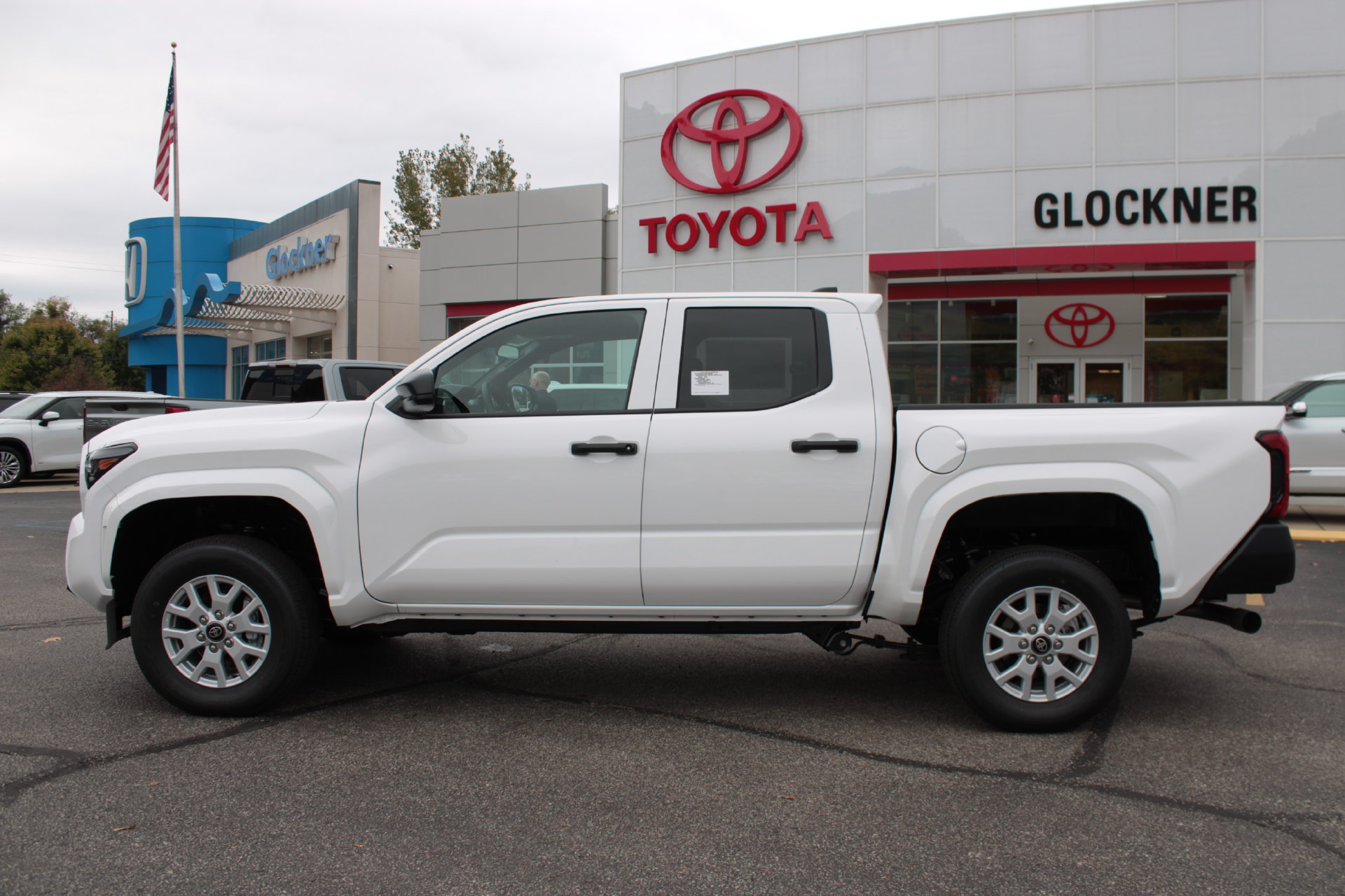 2026 Toyota Tacoma SR - Photo 11