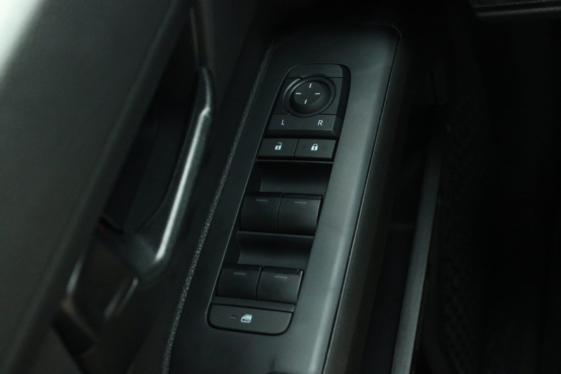 2026 Toyota Tacoma SR5 - Photo 25
