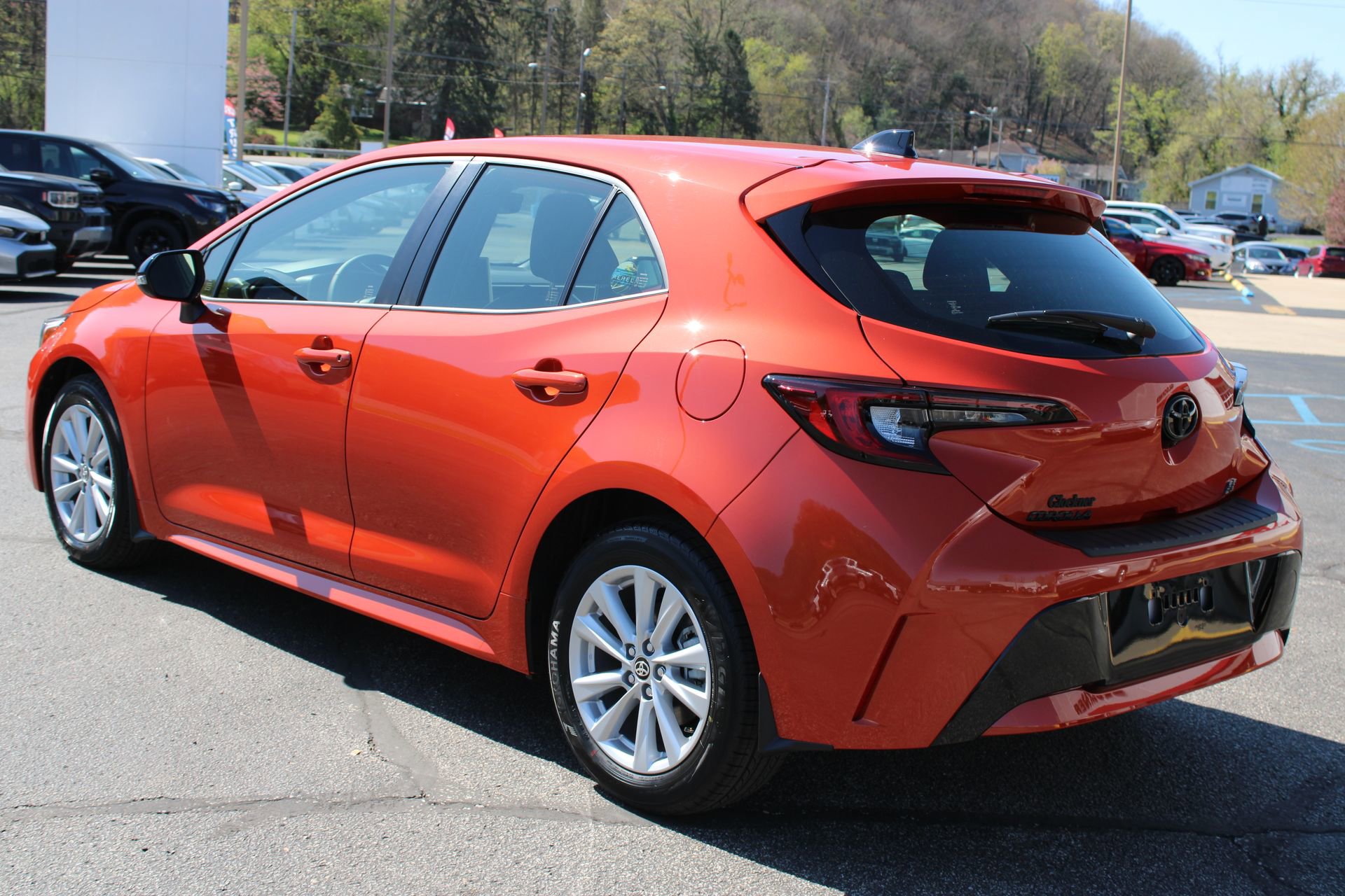 2026 Toyota Corolla Hatchback SE - Photo 9