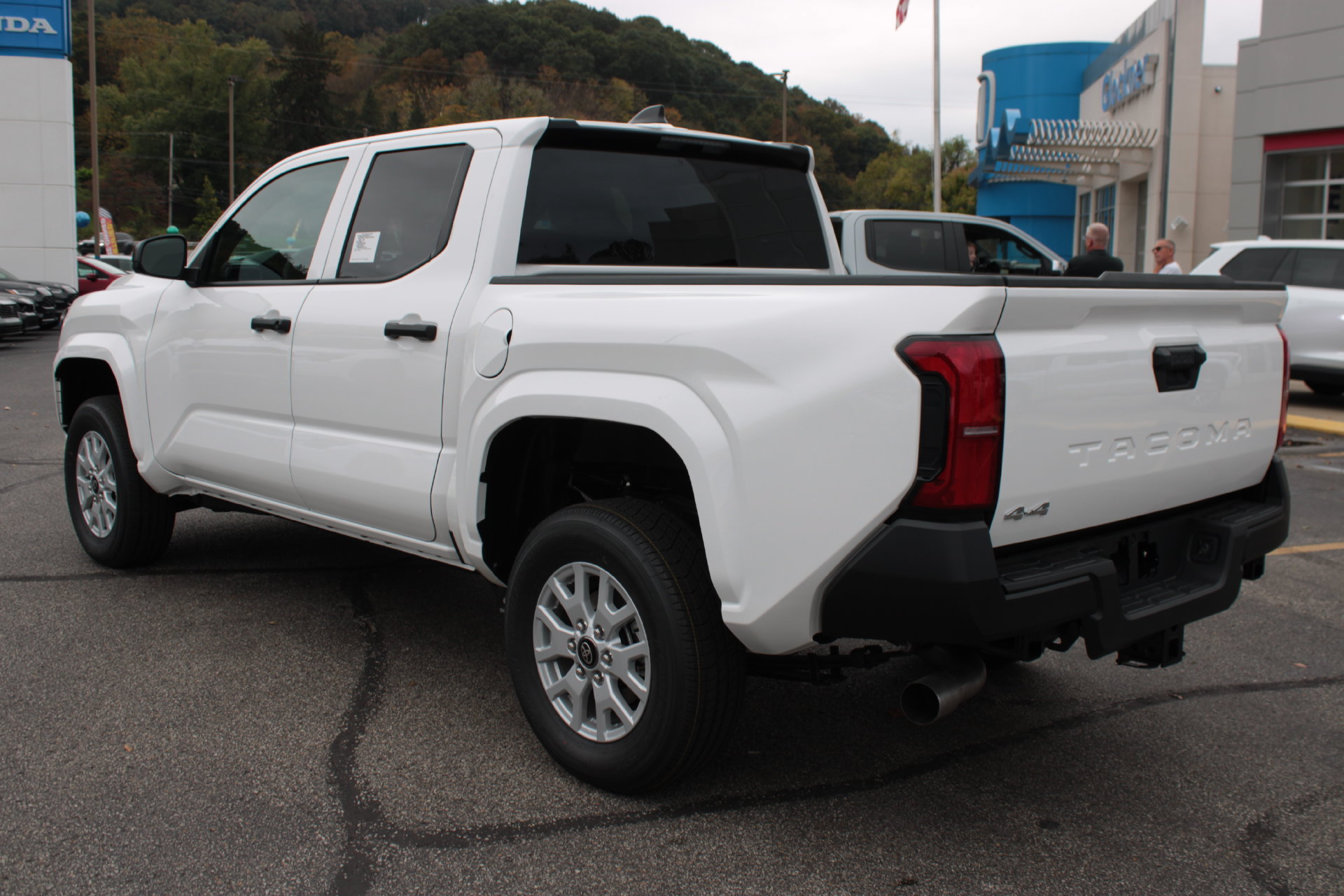 2026 Toyota Tacoma SR - Photo 8