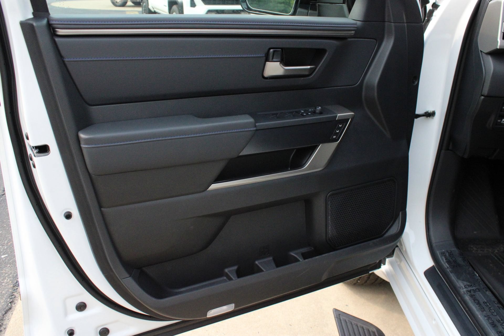 2026 Toyota Tundra Platinum - Photo 17