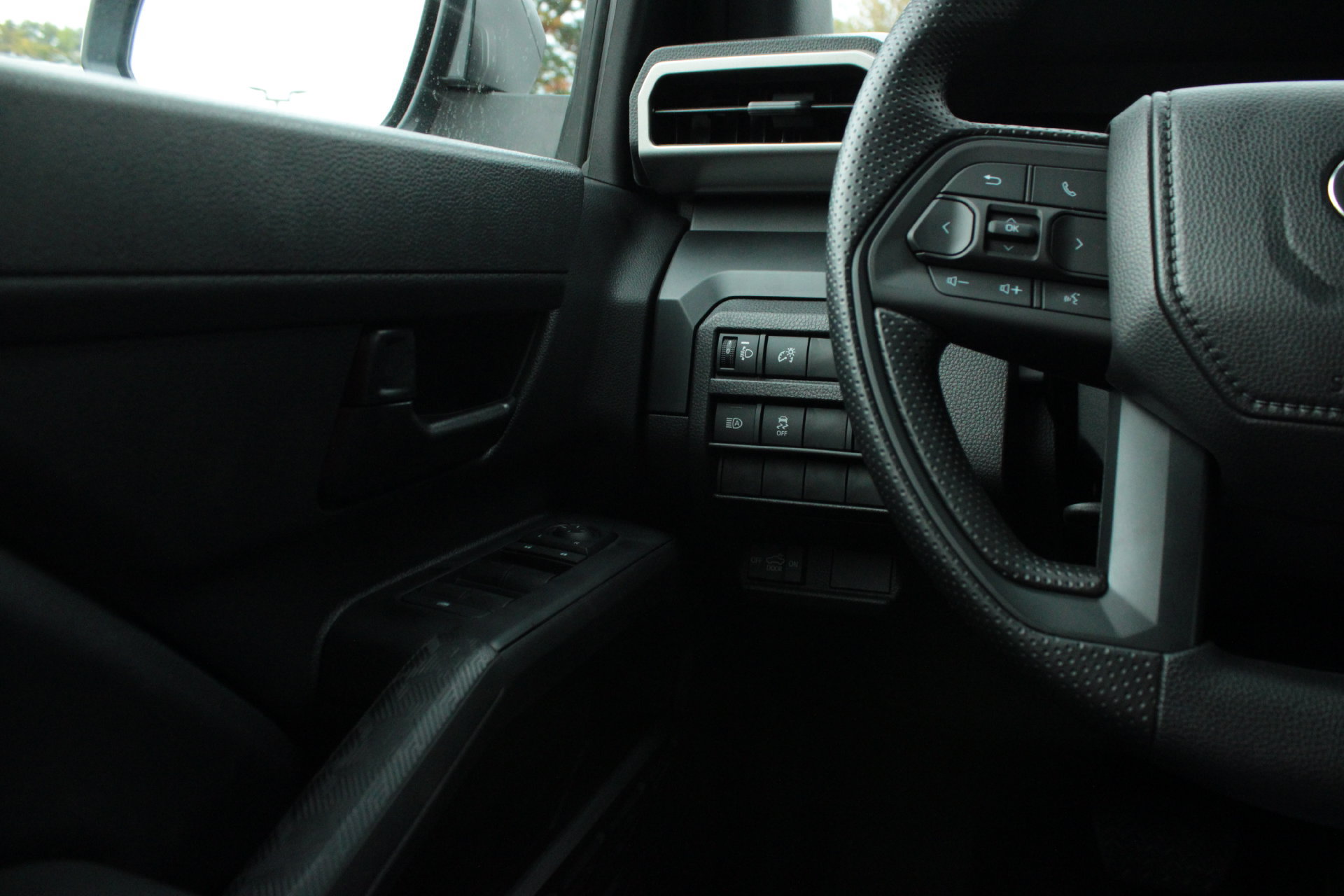 2026 Toyota Tacoma SR - Photo 25