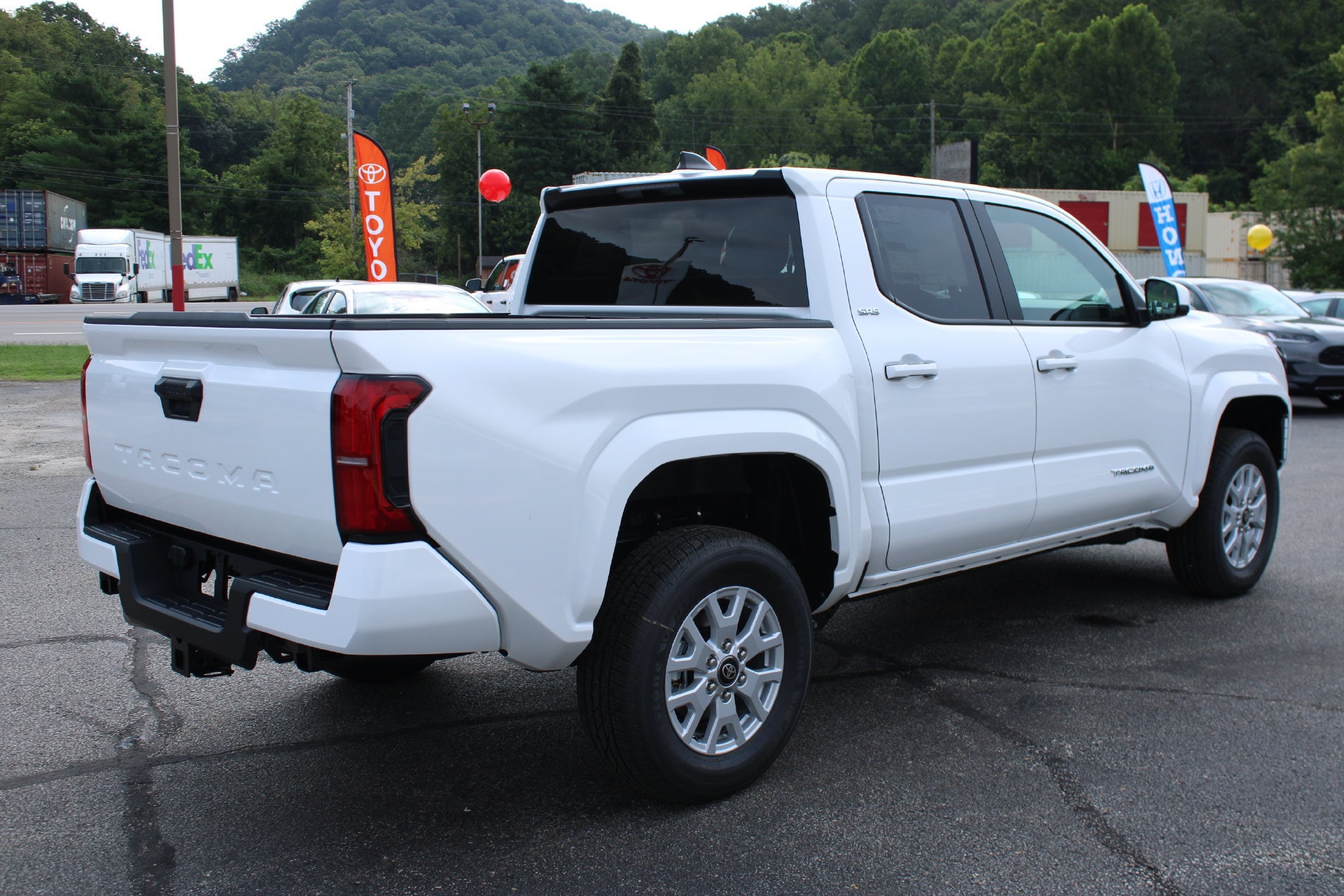 2026 Toyota Tacoma SR5 - Photo 7
