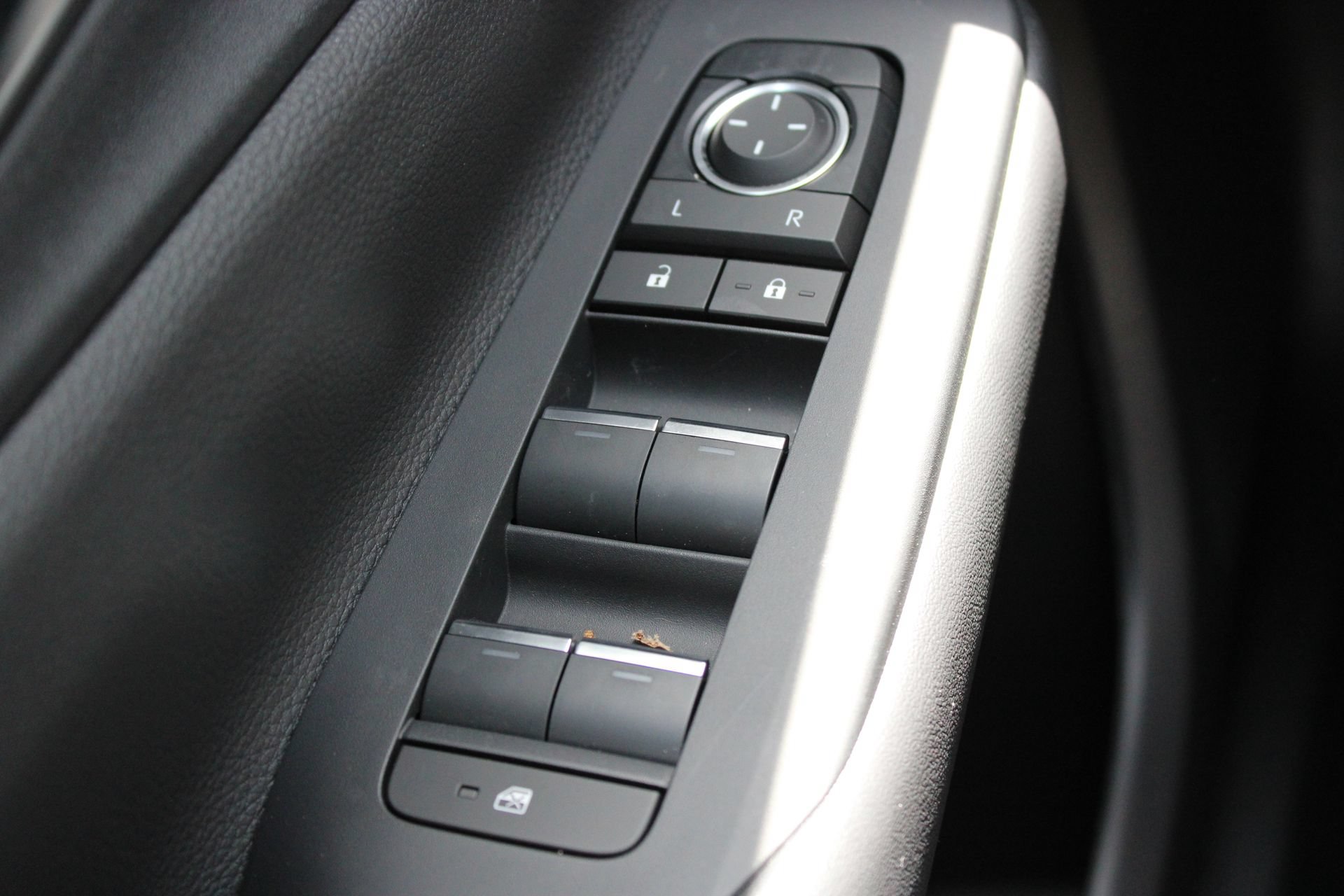 2026 Toyota Prius Plug-in Hybrid XSE Premium - Photo 25