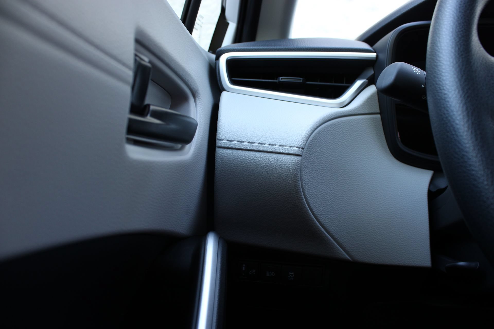 2026 Toyota Corolla Cross L - Photo 24