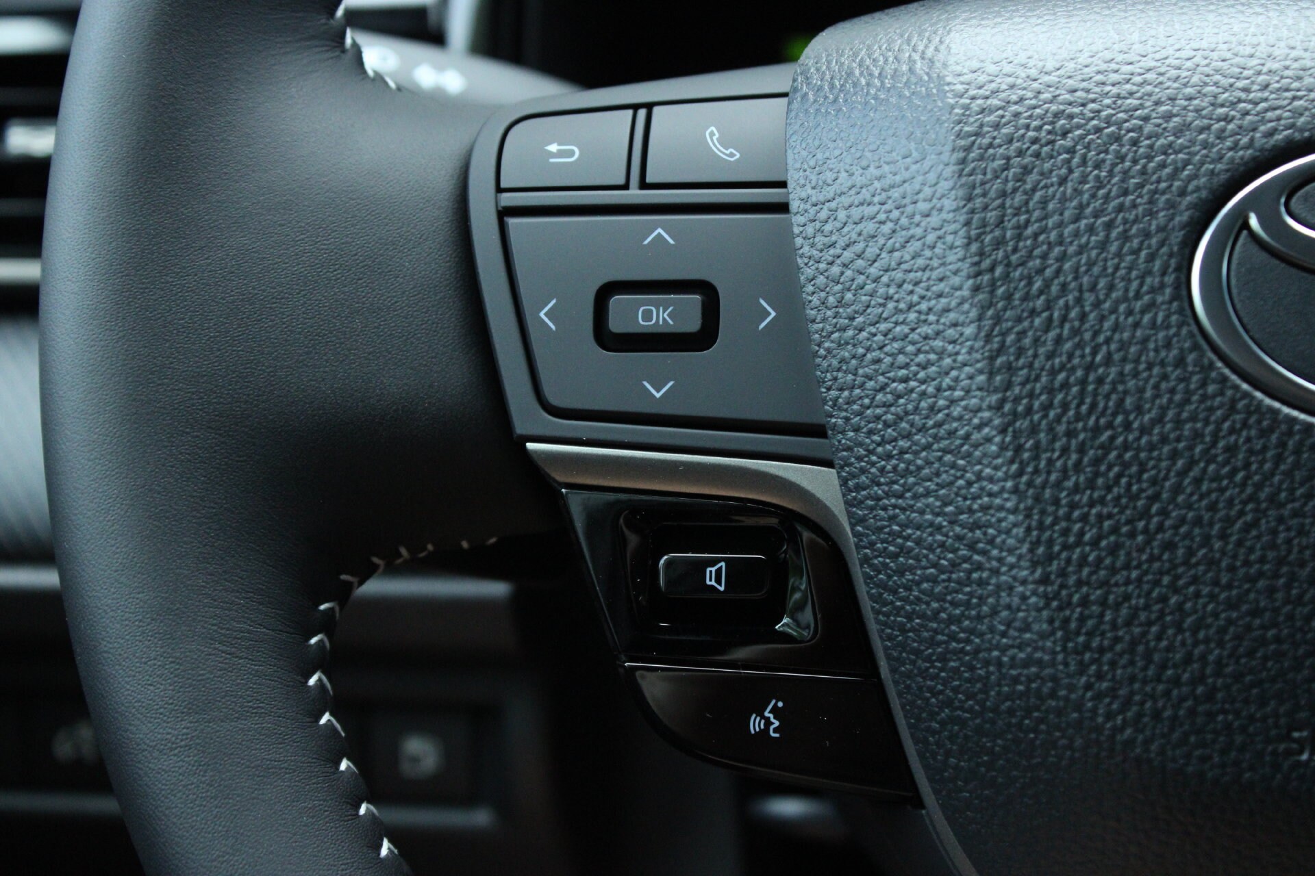 2026 Toyota Camry SE - Photo 29