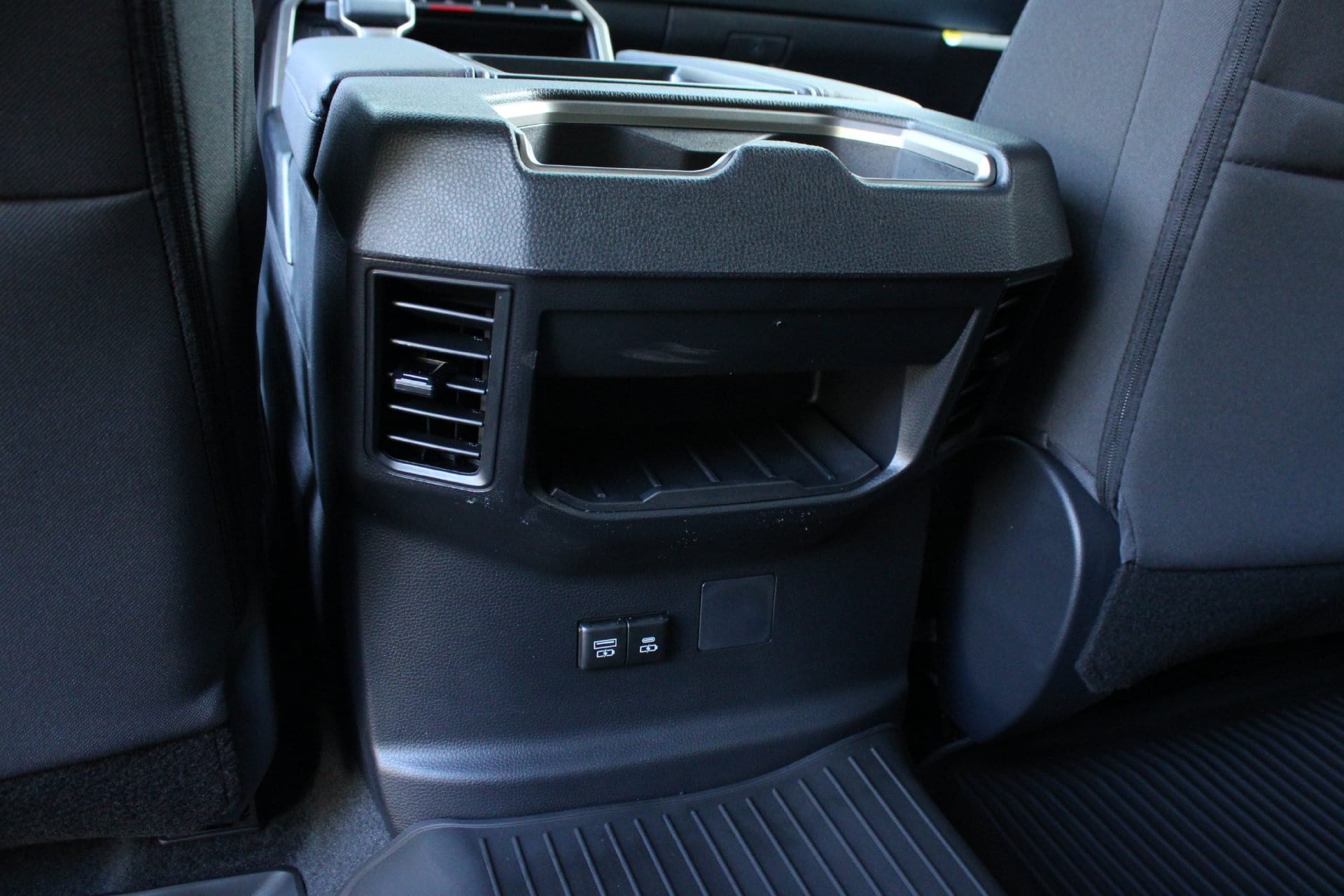 2026 Toyota Tundra SR5 - Photo 18