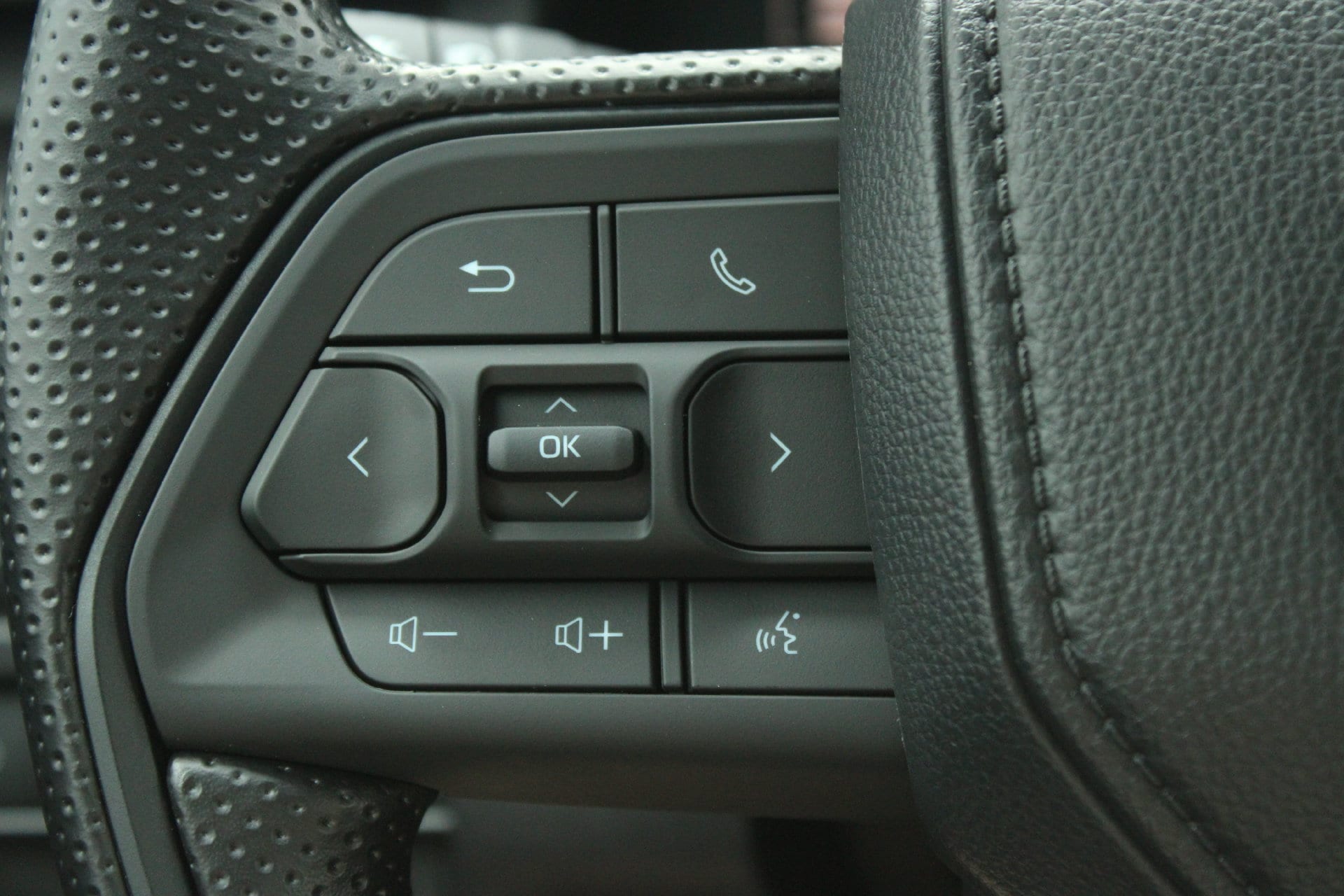 2026 Toyota Tacoma SR5 - Photo 30