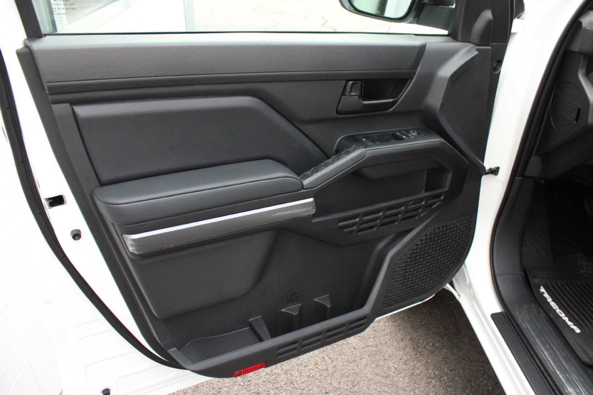 2026 Toyota Tacoma SR5 - Photo 14